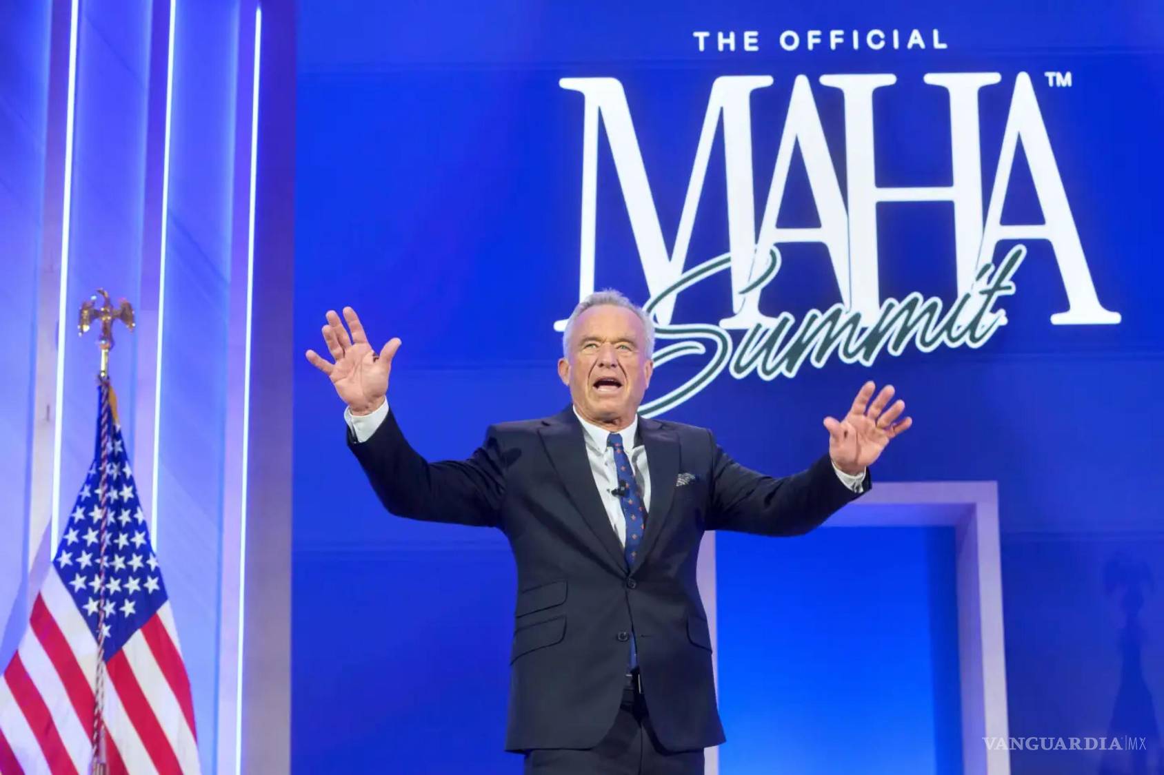 $!El secretario de Salud y Servicios Humanos de Estados Unidos, Robert F. Kennedy, Jr., en la cumbre MAHA, el 12 de noviembre de 2025, en Washington.