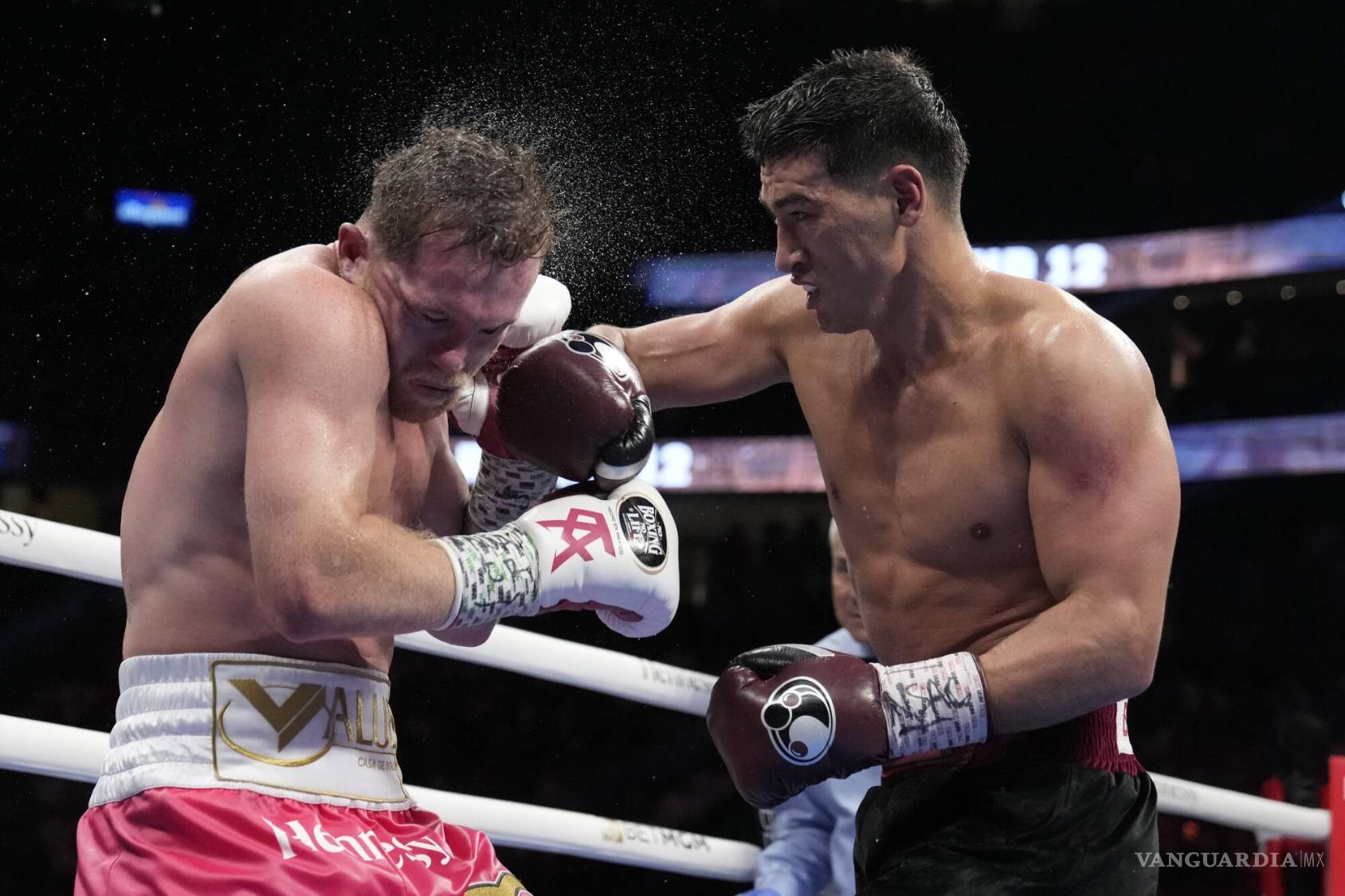 $!Ante un rival más grande y técnico, Canelo cayó por decisión, pero demostró su ambición por desafiar límites.