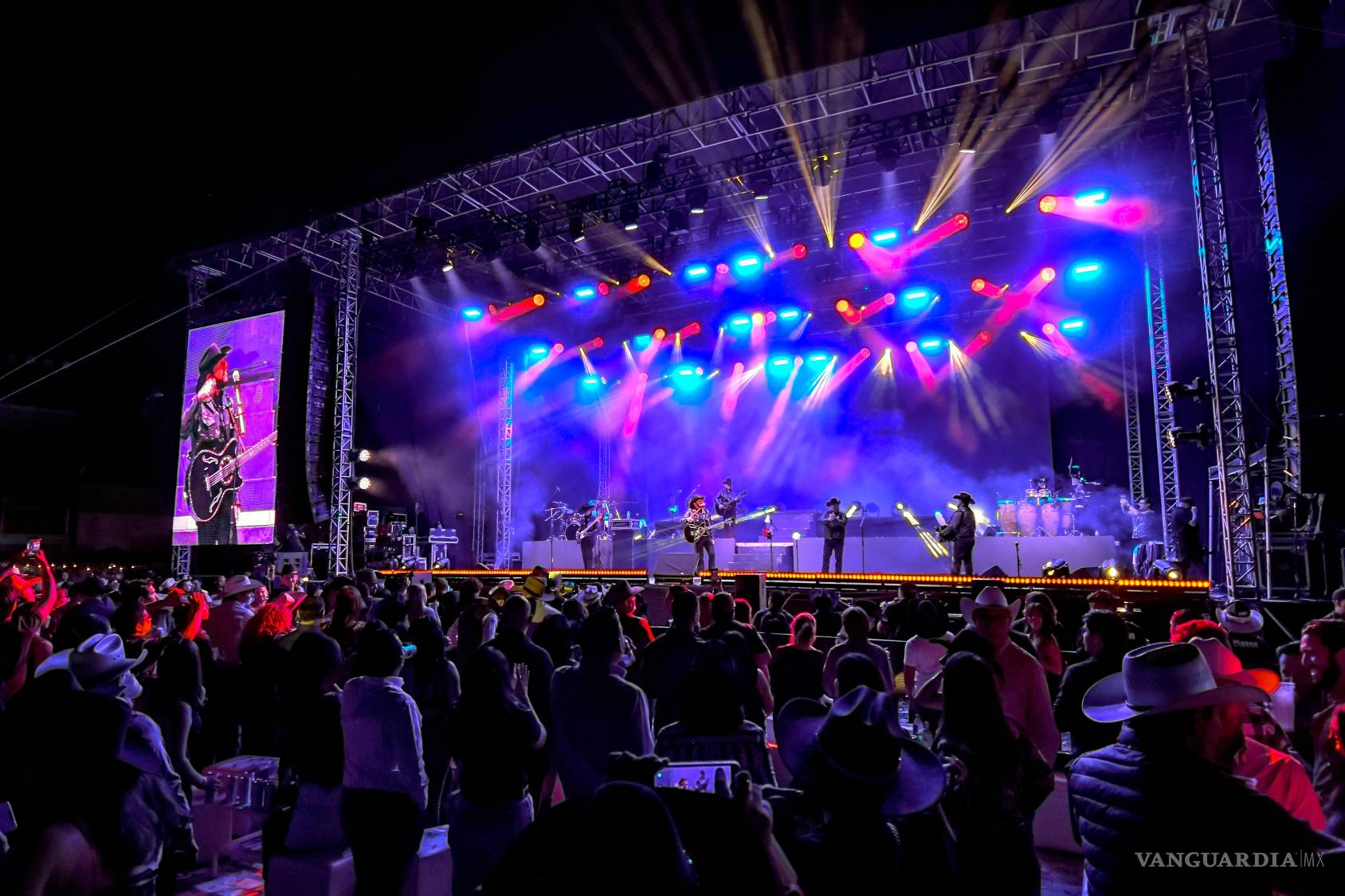 $!La música de El Duelo conquistó a los saltillenses.