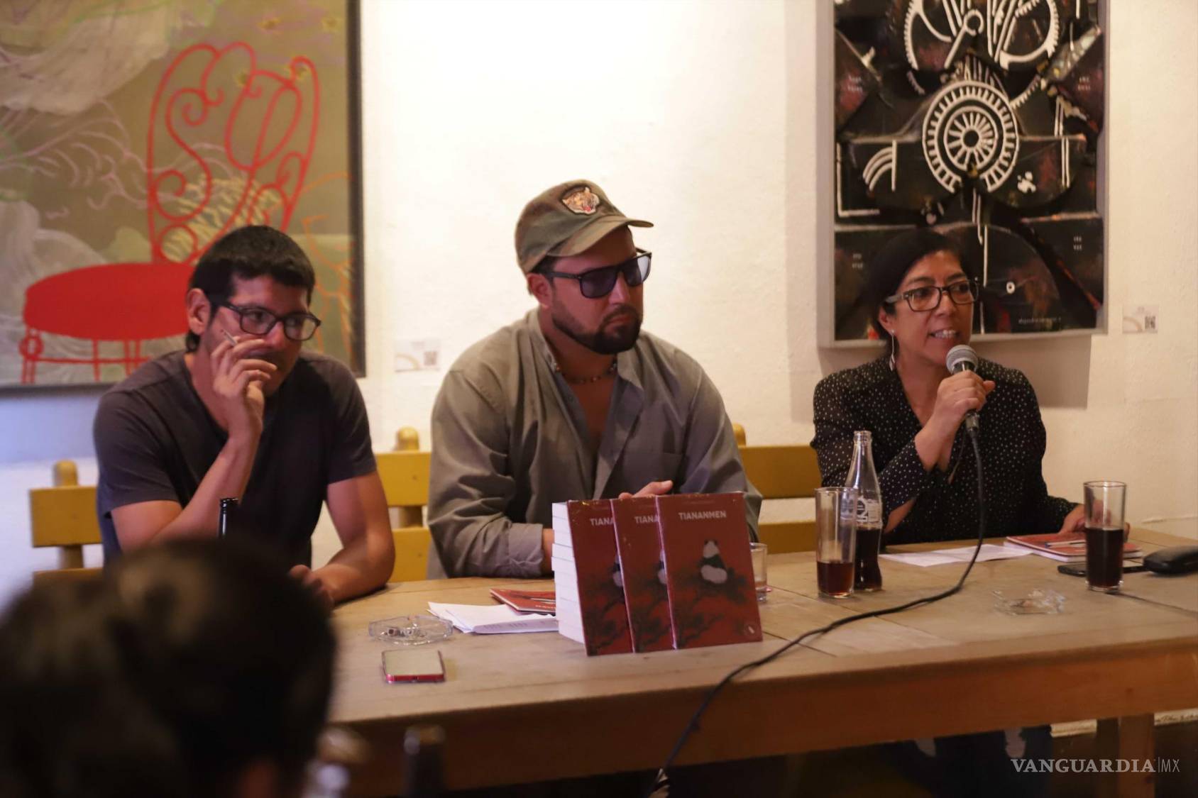 $!El poemario ‘Tiananmen’ se presentó en la Taberna El Cerdo de Babel.