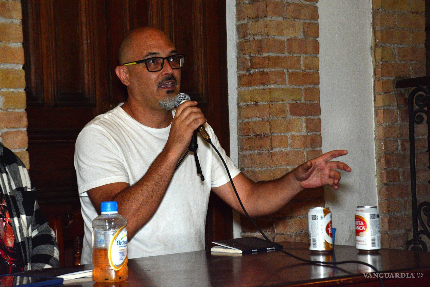 $!Un libro que soñó con ser videojuego: Presenta Eduardo Ribé su poemario ‘Vidas extra’