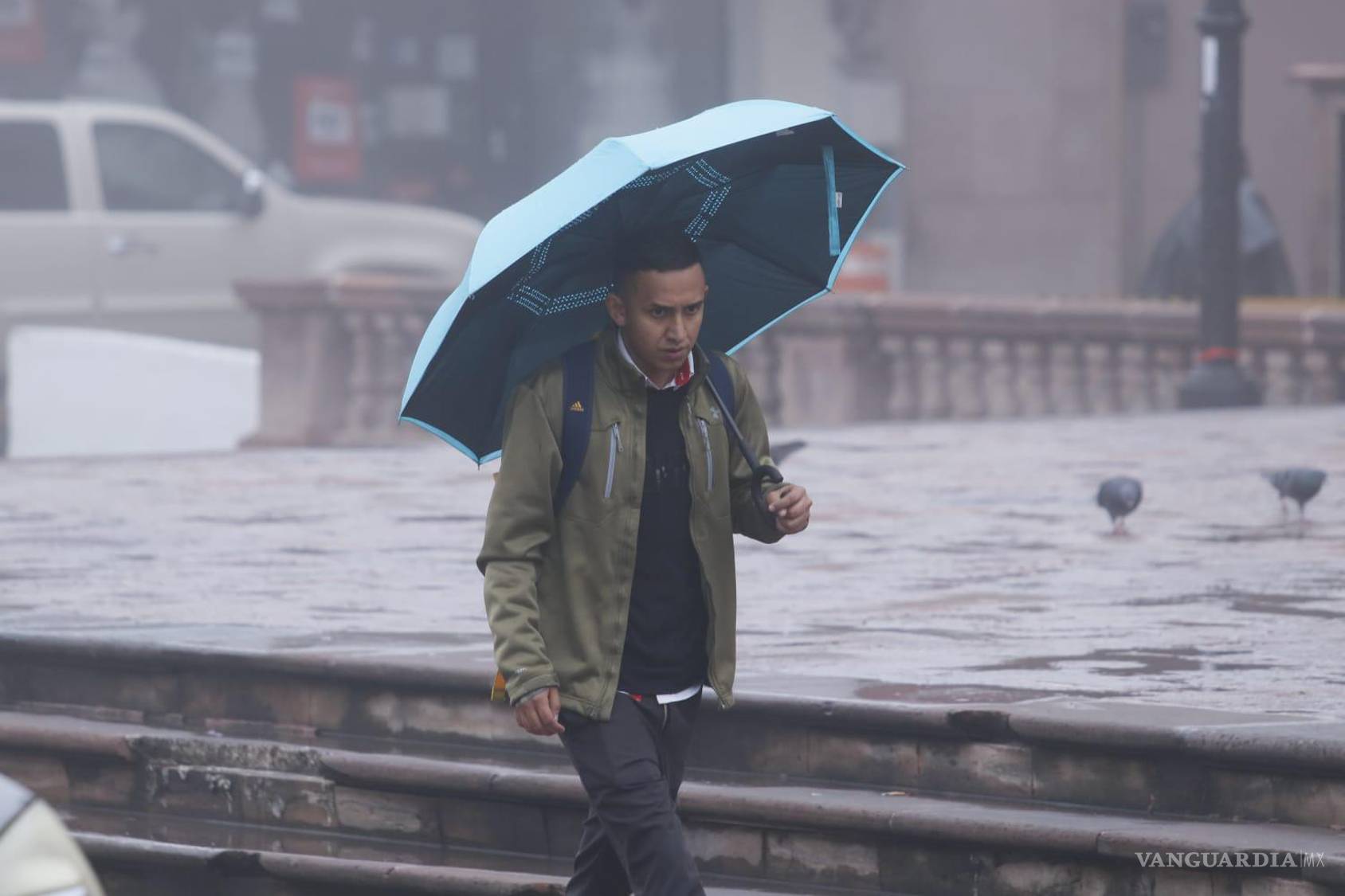 $!La probabilidad de lluvia supera el 60%, añadiendo un toque aún más invernal a la ciudad que se prepara para un fin de semana gélido.