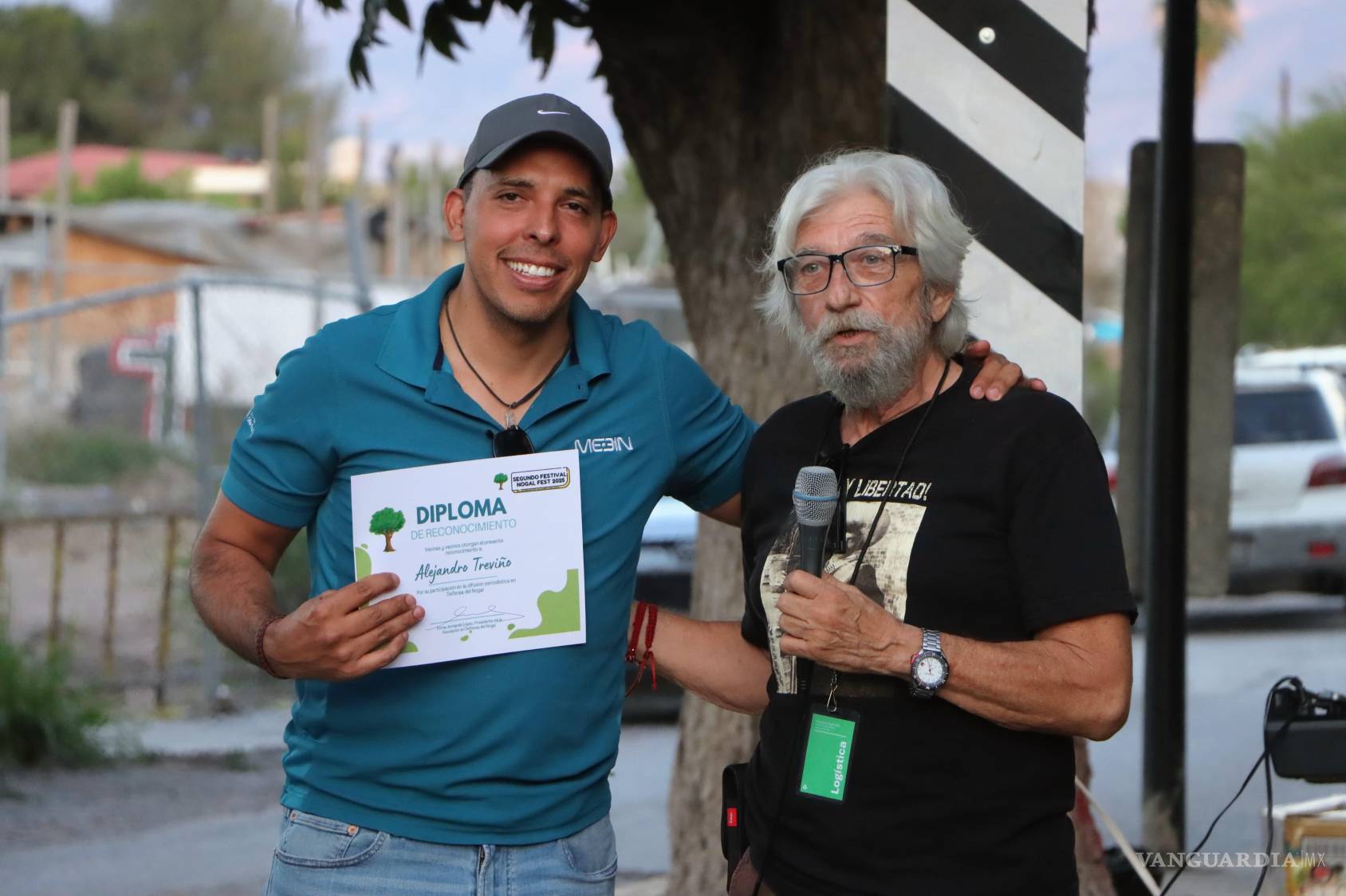 $!Uno de los momentos más emotivos del festival fue la entrega de reconocimientos a quienes han defendido el entorno natural del sector.