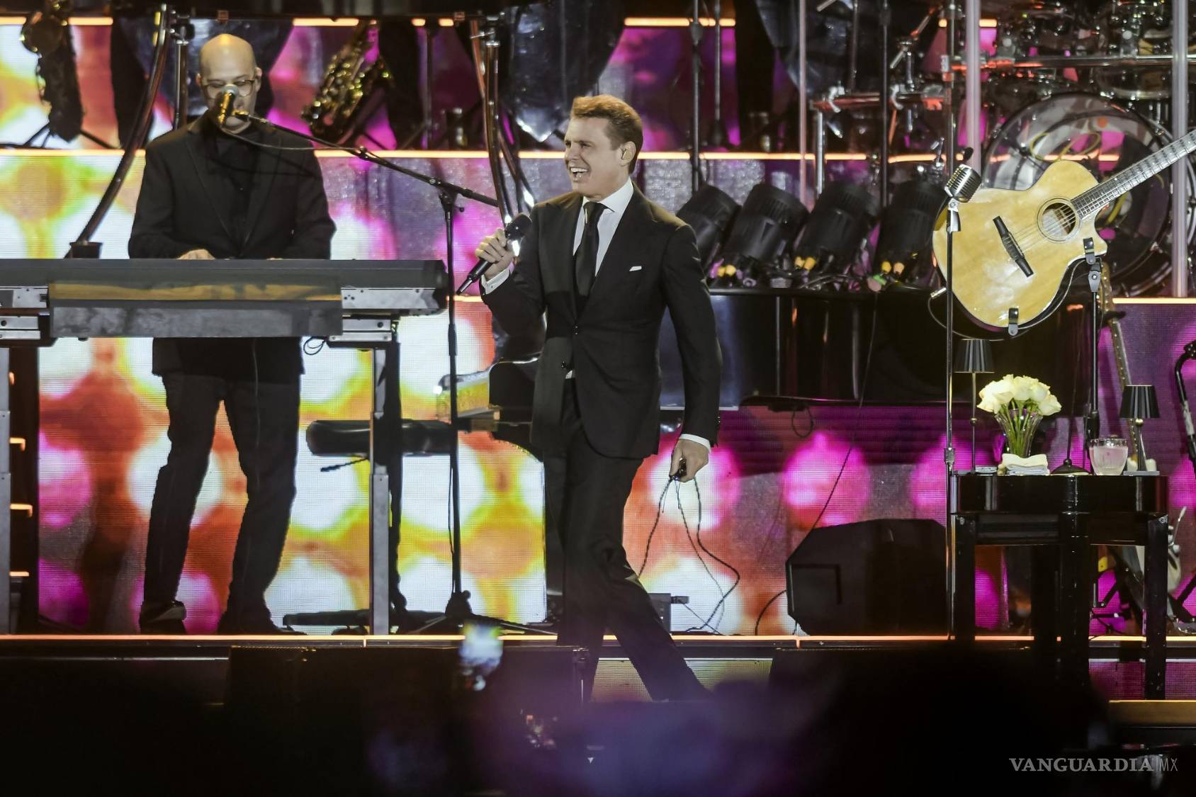 $!Cada una de las canciones fueron coreadas por las miles de personas que abarrotaron el Francisco I. Madero.