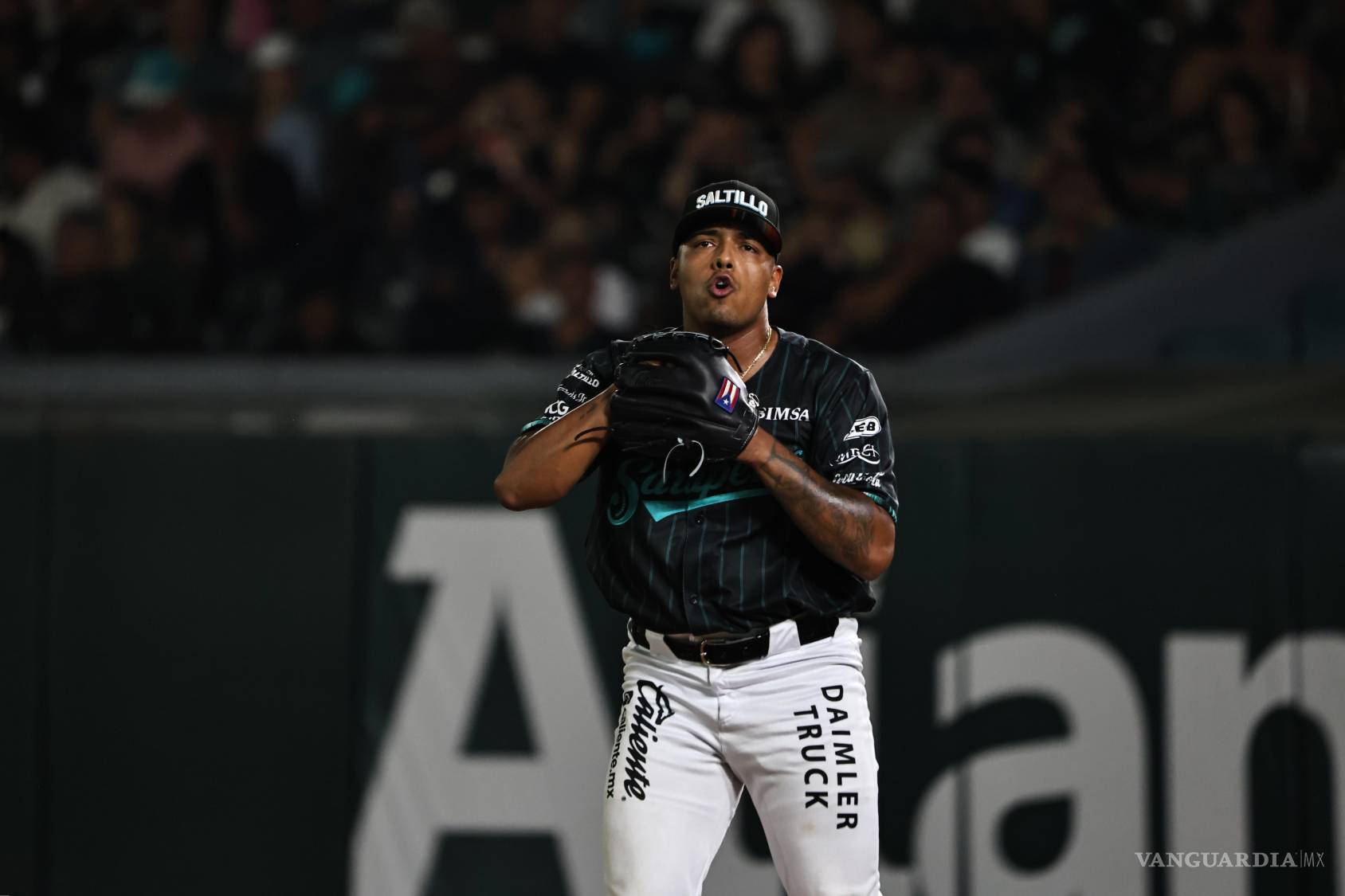 $!Toros de Tijuana castigó con poder y bateo oportuno para imponerse 10-4 a Saraperos y asegurar la serie en territorio saltillense.