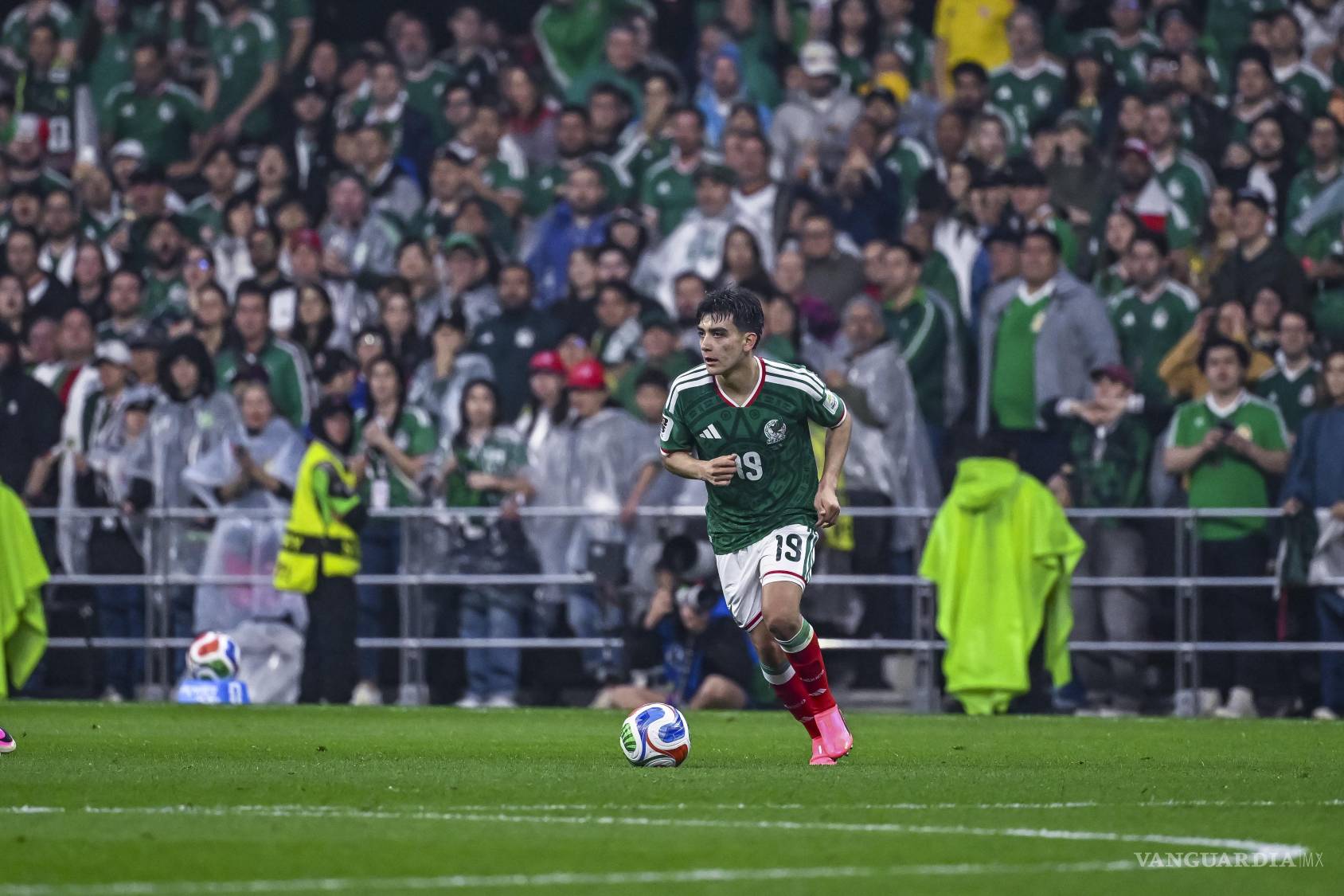 $!Gilberto Mora rompió marcas de precocidad y confirmó, con apenas 17 años, que puede encabezar la renovación de la Selección Mexicana.