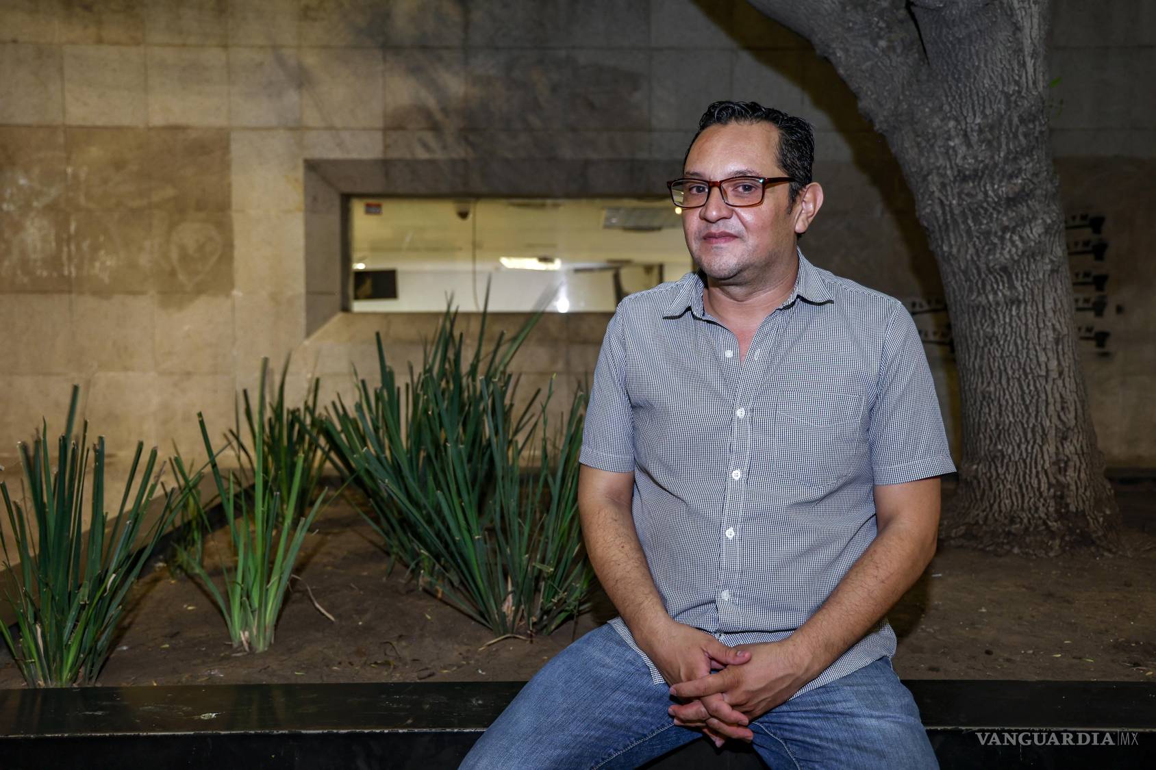 $!Lo abstracto y lo realista conviven en los paisajes de Carlos Farías en el Cerdo de Babel