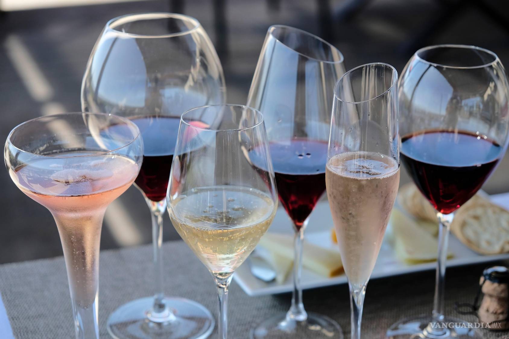 $!En Sonoma, California, se exhiben diversos vinos.