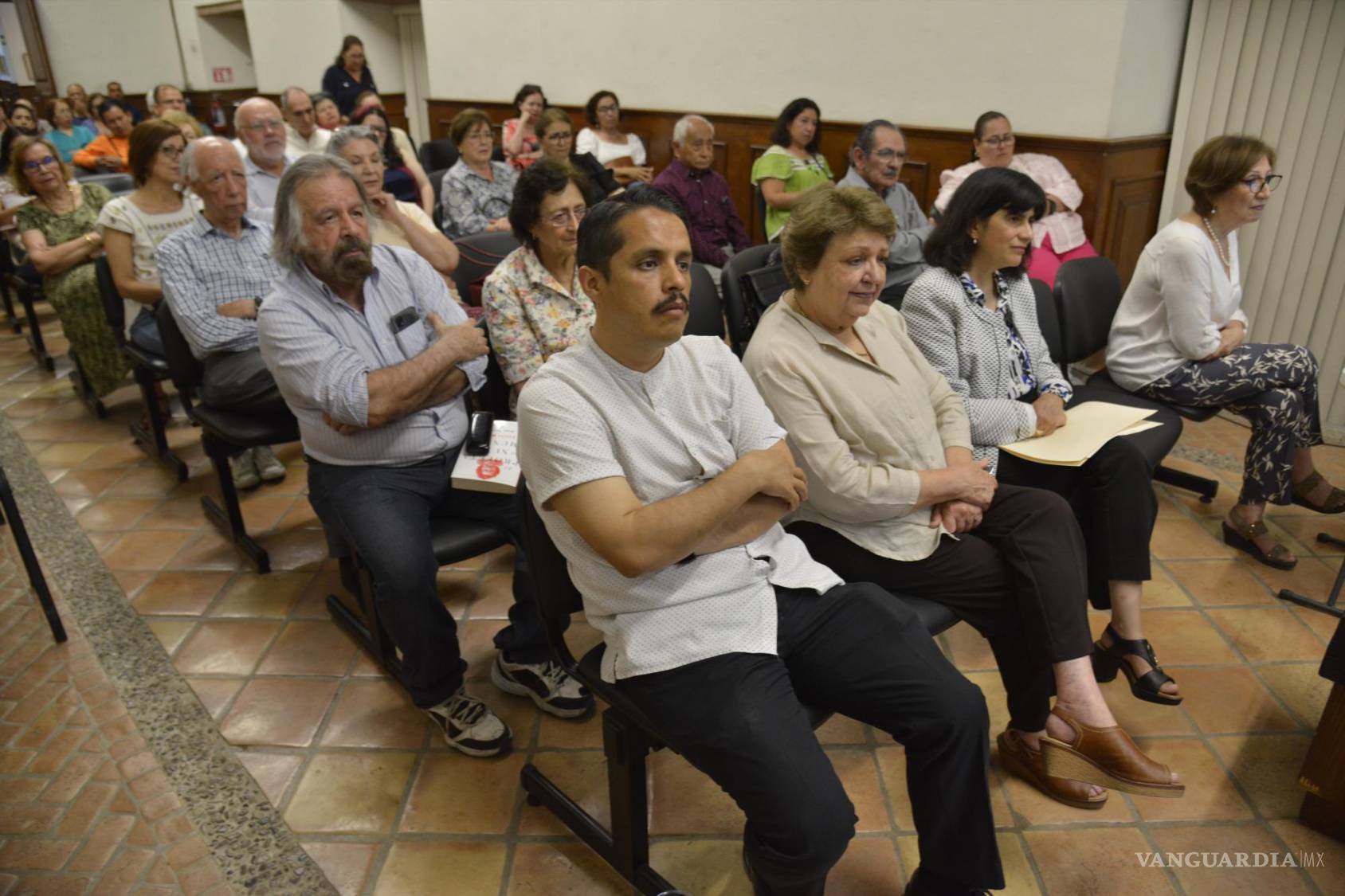 $!La cita con el historiador fue en el Centro Cultural Vito Alessio Robles en Saltillo.