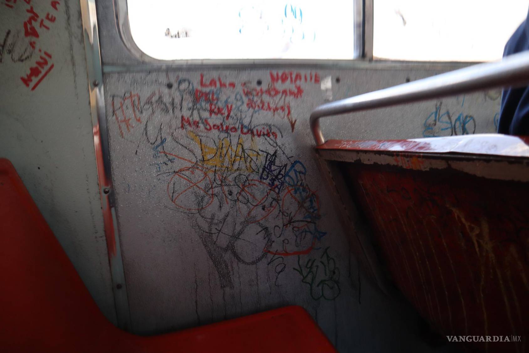 $!Algunas de las quejas sobre el transporte público se enfocan en las malas condiciones de las unidades. Desde asientos rotos o que no están bien sujetos, hasta grafitis y basura.