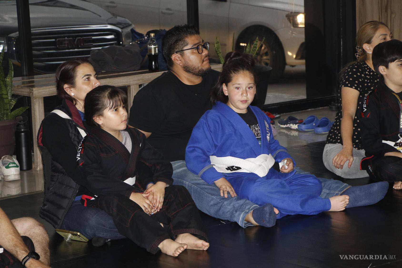 $!Padres de familia y entrenadores acompañaron de cerca cada enfrentamiento desde las gradas.