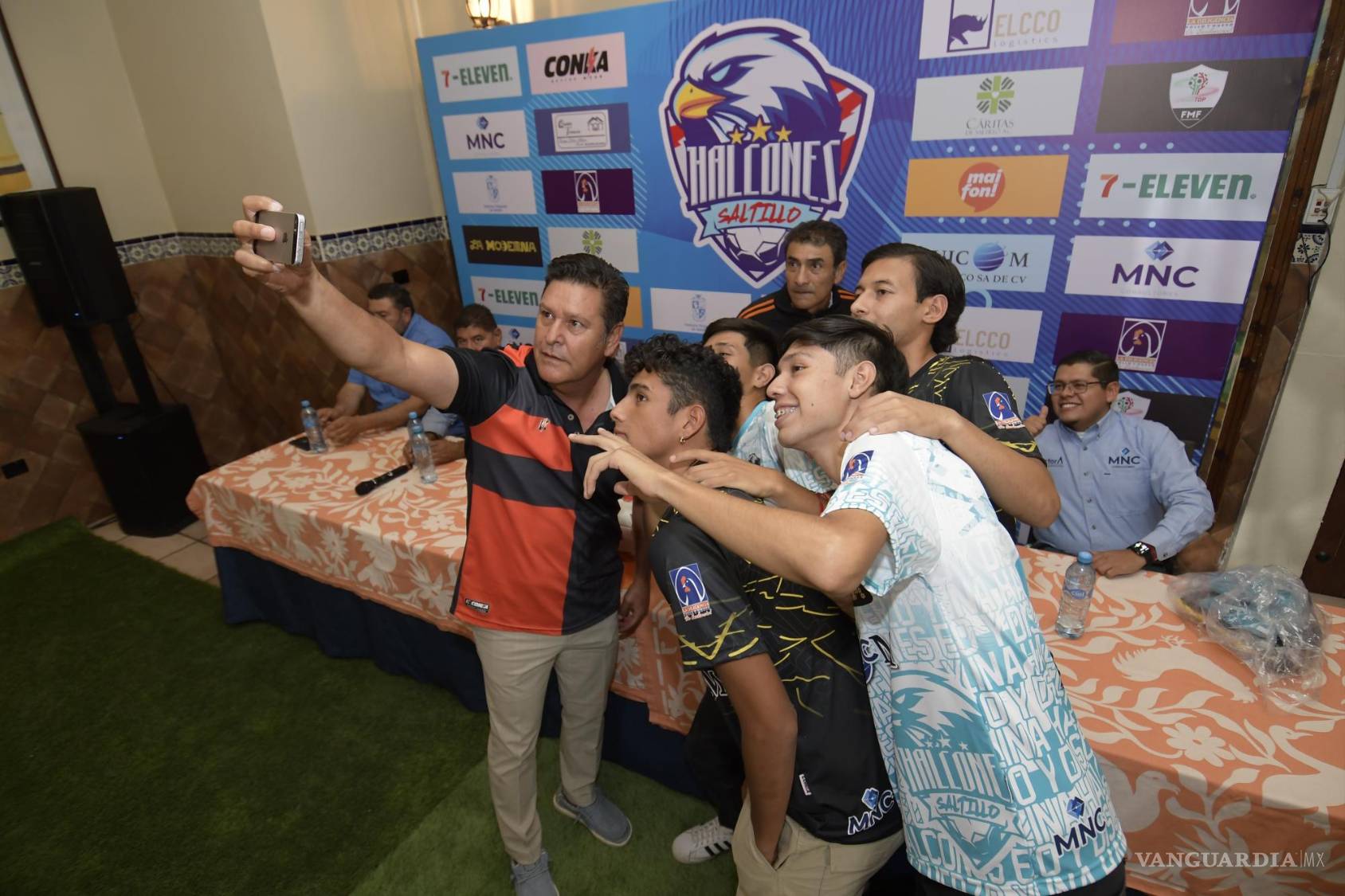 $!”El Zurdo” fue presentado como el nuevo auxiliar técnico del “Equipo del Pueblo”.