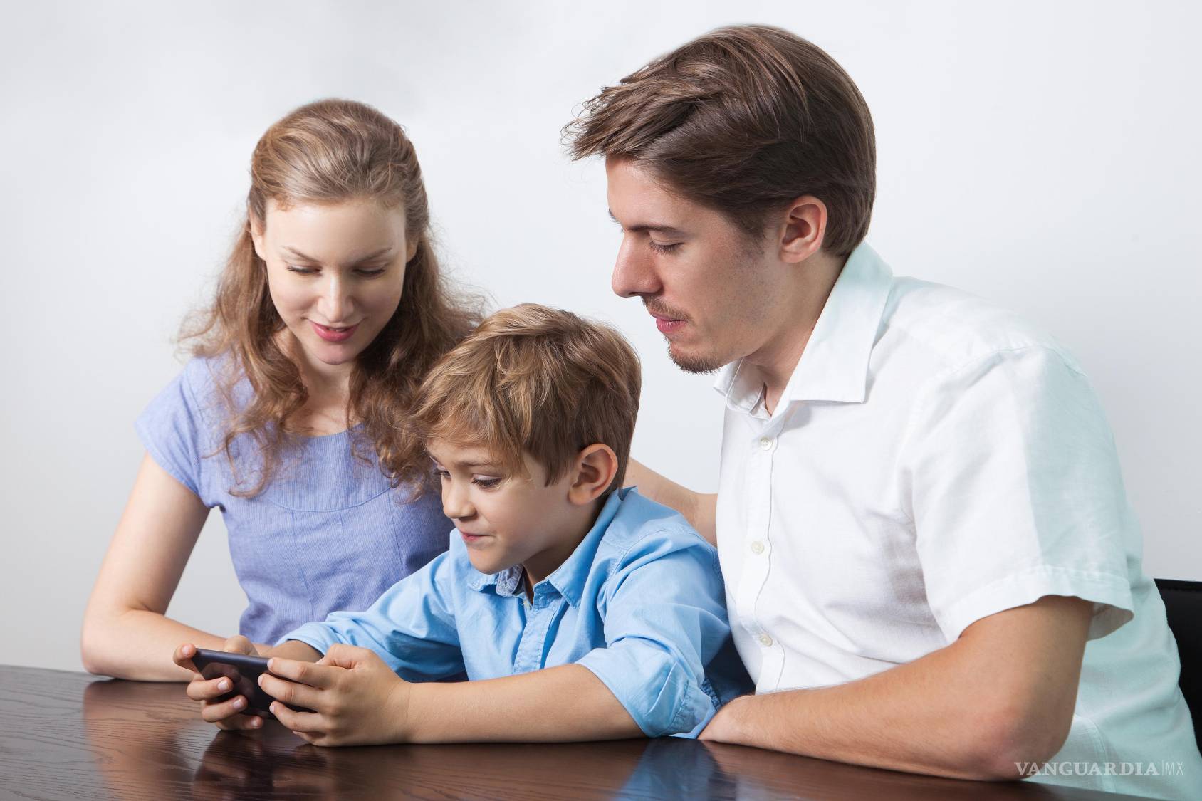 $!Cuando los padres entienden el lenguaje que utilizan sus hijos en el ámbito digital desaparecen los malentendidos, resulta mucho más fácil mantener conversaciones de calidad.