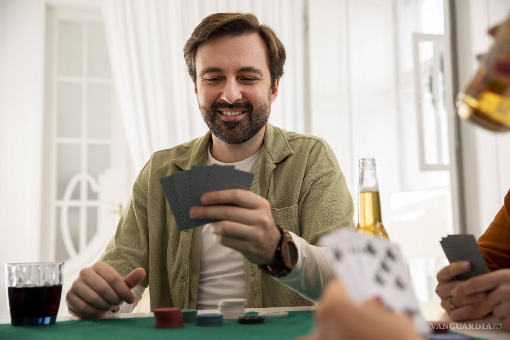 $!La adicción al juego, a menudo combinada con beber alcohol en exceso, es otra forma de boicotearse a uno mismo.