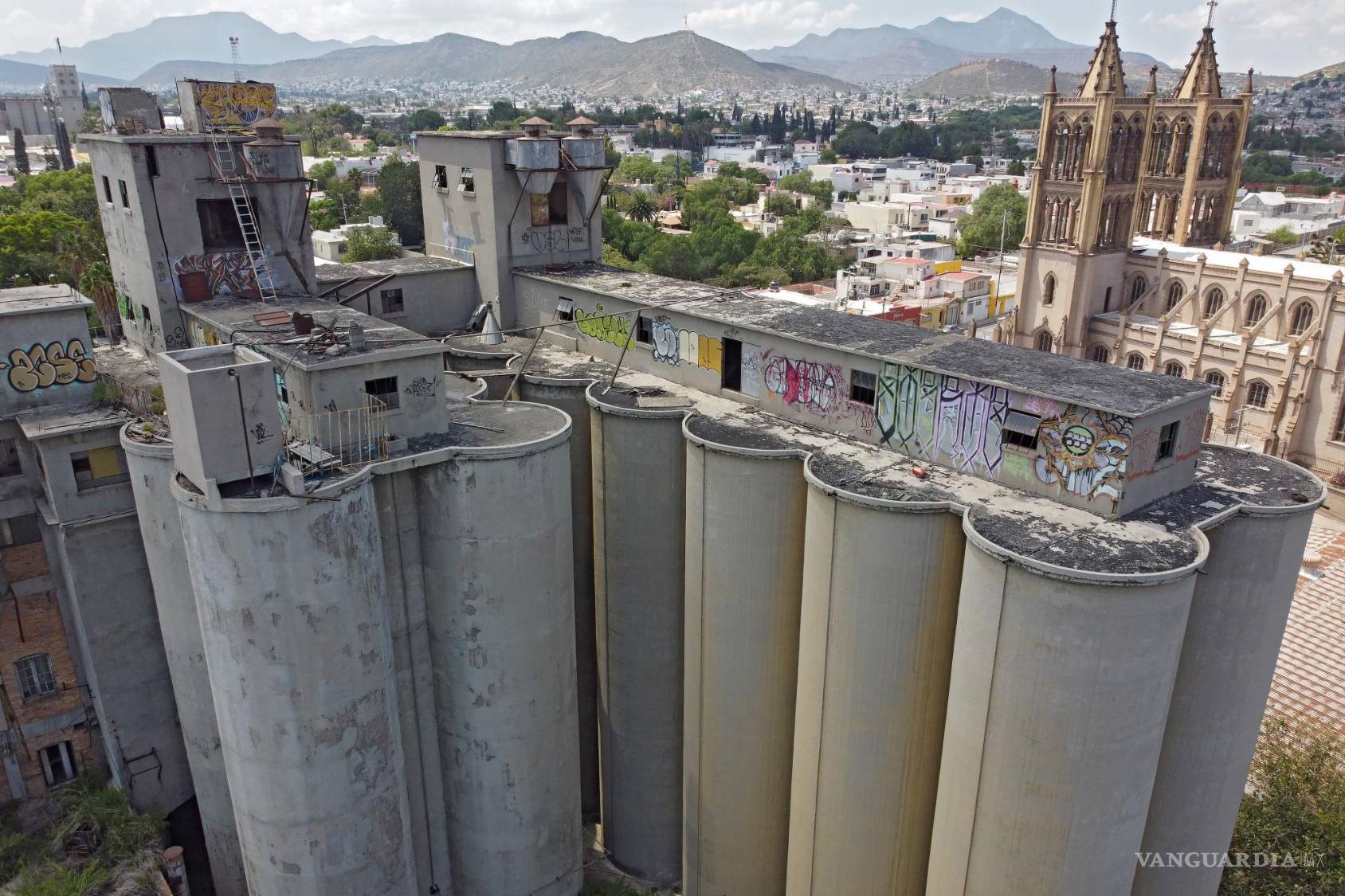 $!A los molinos y al Santuario de Guadalupe solo los separa una calle.