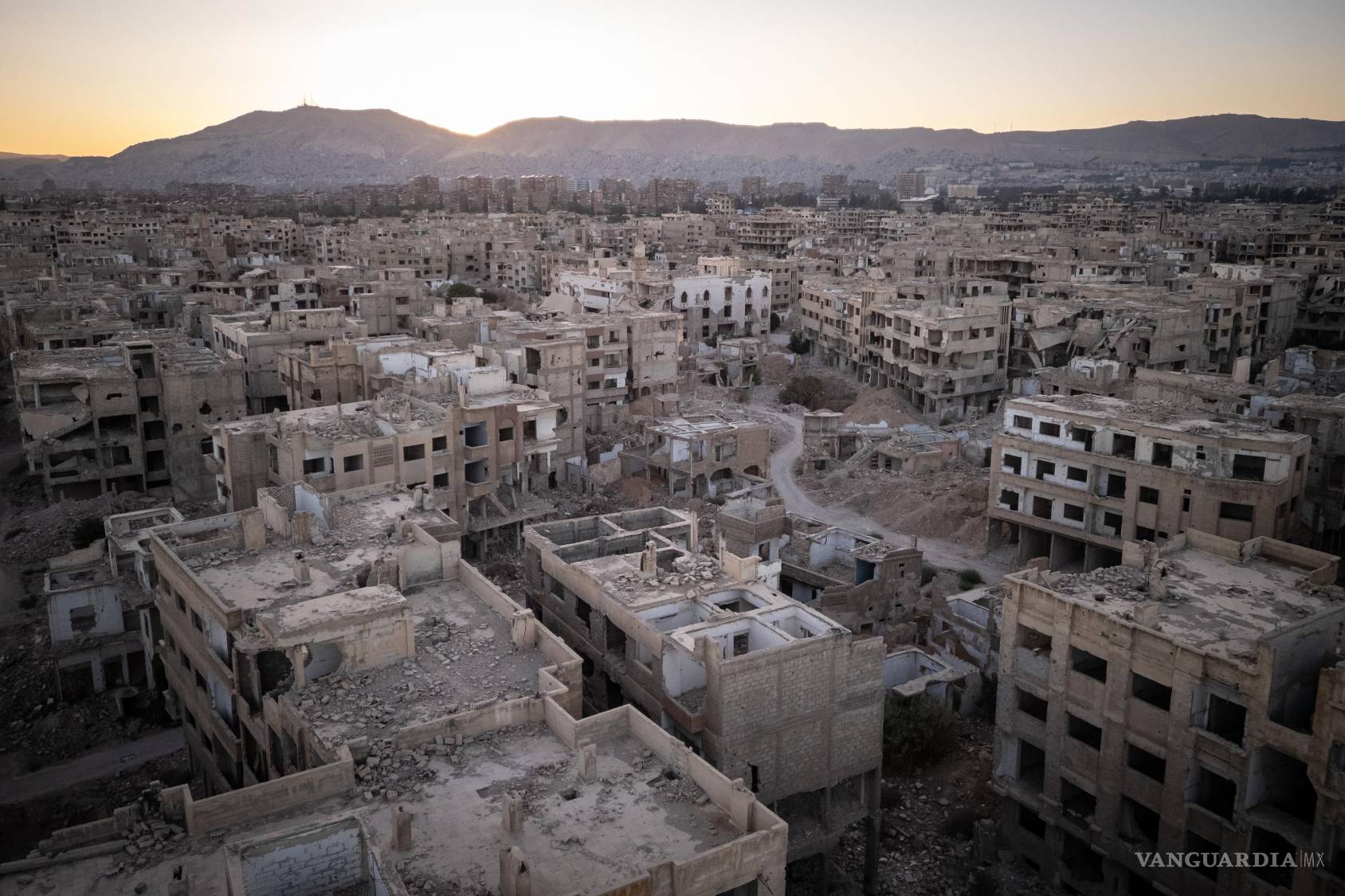 $!En las principales ciudades, barrios enteros quedaron pulverizados; hoy, un tercio de las viviendas del país están dañadas o destruidas.