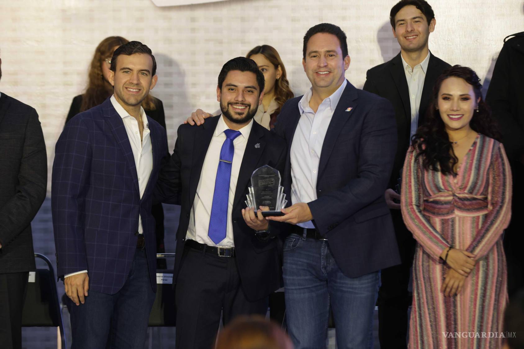 $!Luis Ernesto Elizondo fue distinguido en Emprendimiento por sus proyectos de innovación tecnológica, turismo regenerativo y desarrollo de software.