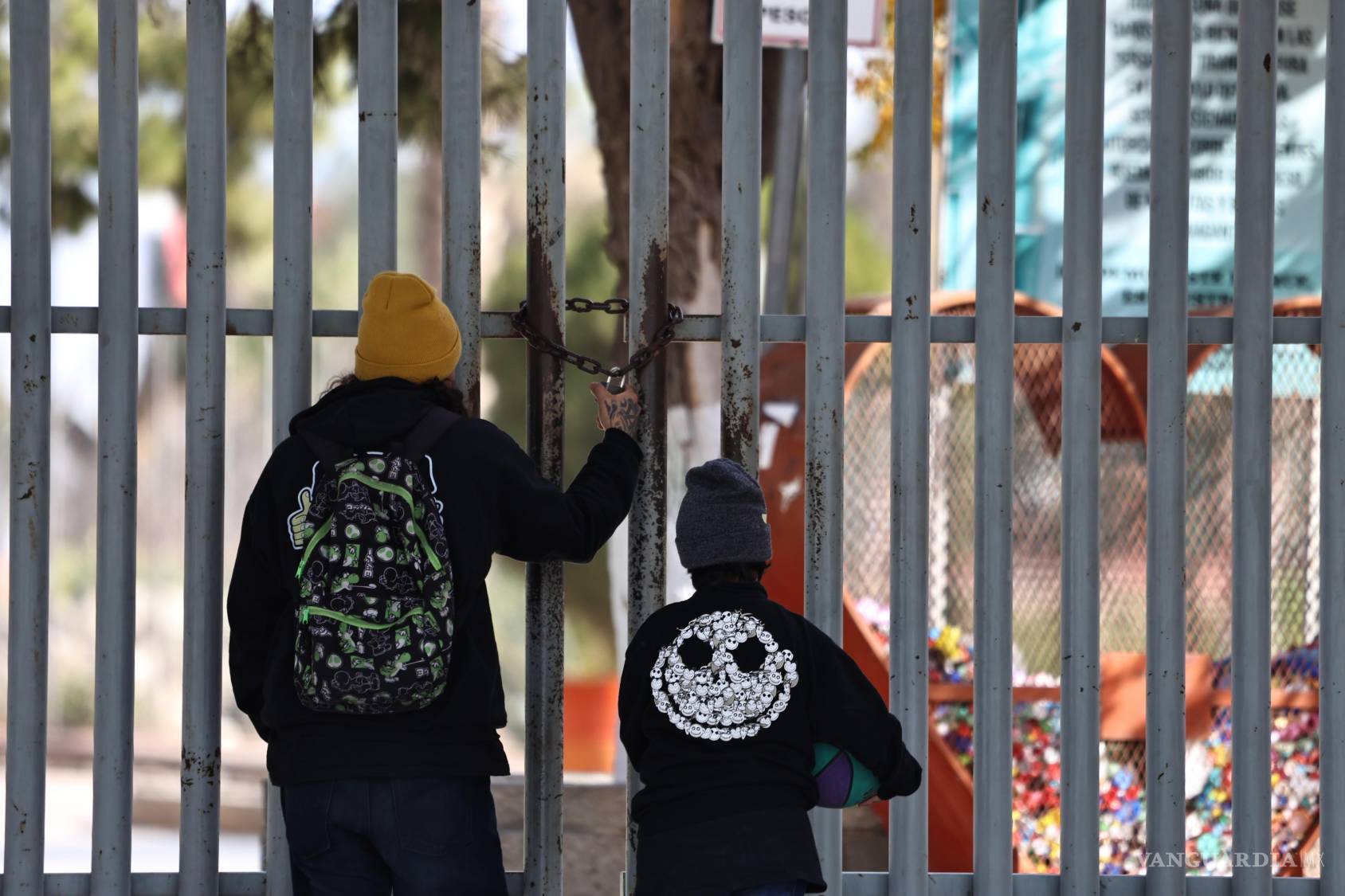 $!El lunes 2 de febrero fue día inhábil por la conmemoración de la Constitución mexicana y niños aprovecharon para salir a las calles.