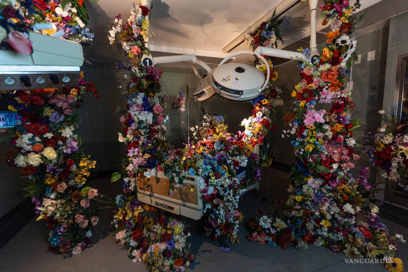$!Instalación de la artista Lisa Waud titulada DRIP en el Hospital de las Emociones en un antiguo hospital en Los Ángeles, el 22 de julio de 2026.