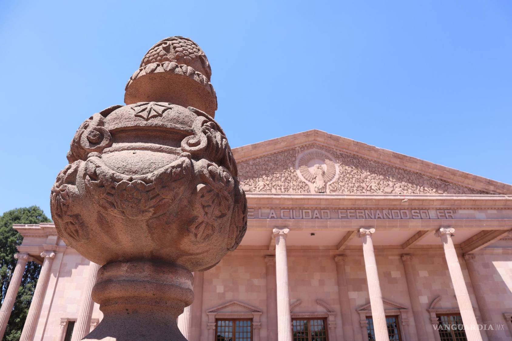 $!La cantera rosa, que adornó los edificios emblemáticos de Saltillo durante el sexenio de Óscar Flores Tapia, se ha convertido en un símbolo histórico de la ciudad.