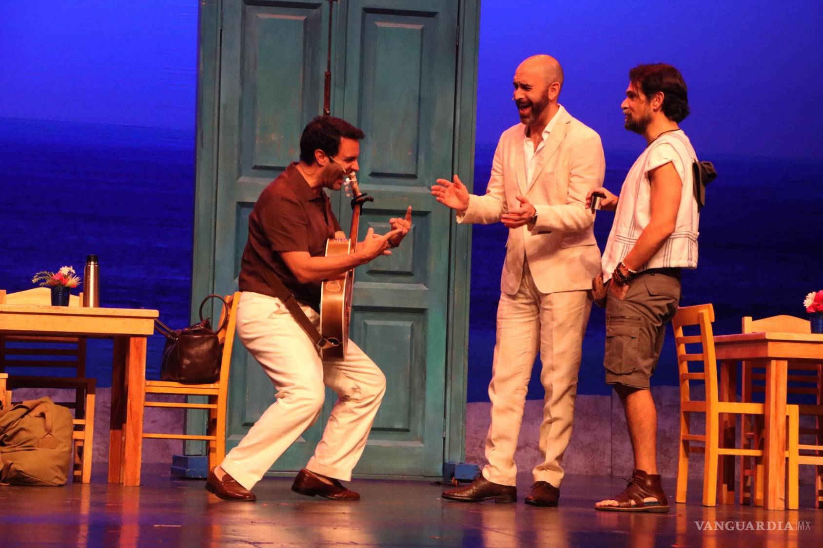 $!Talentos saltillenses Jorge Garza y Diego Meléndez brillan en el musical Mamma Mia