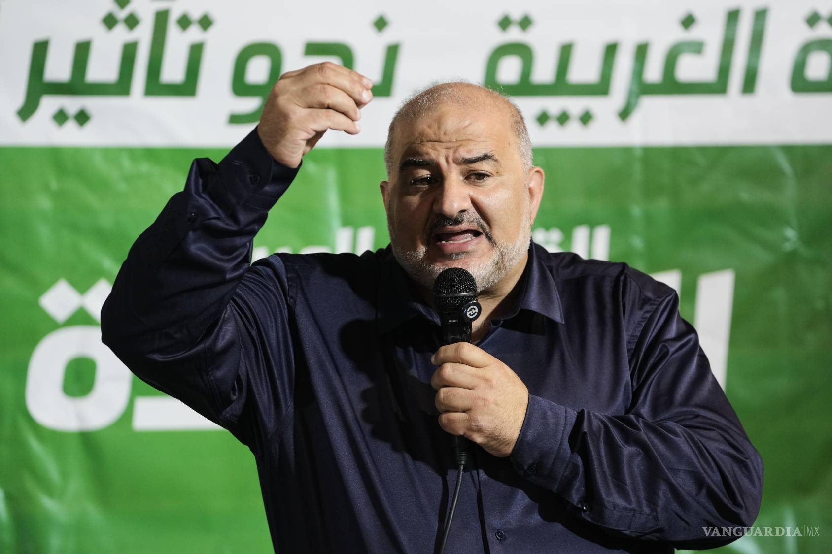 $!El diputado israelí Mansour Abbas, líder del partido Ra’am, se dirige a sus seguidores en un acto de campaña previo a las elecciones de Israel.