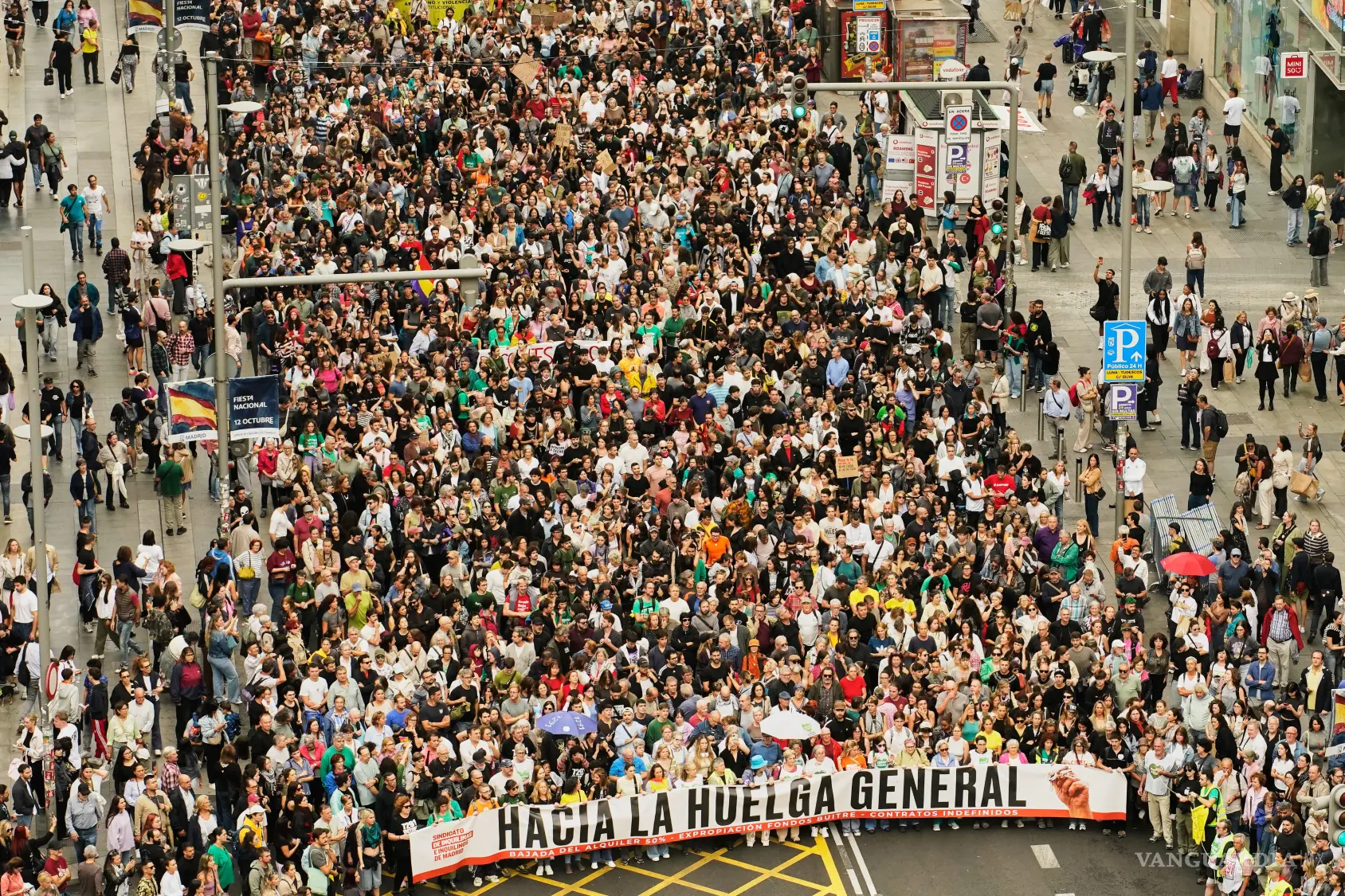 $!Personas se manifiestan para exigir leyes más estrictas que protejan a los inquilinos en Madrid, España, el sábado 3 de octubre de 2026.