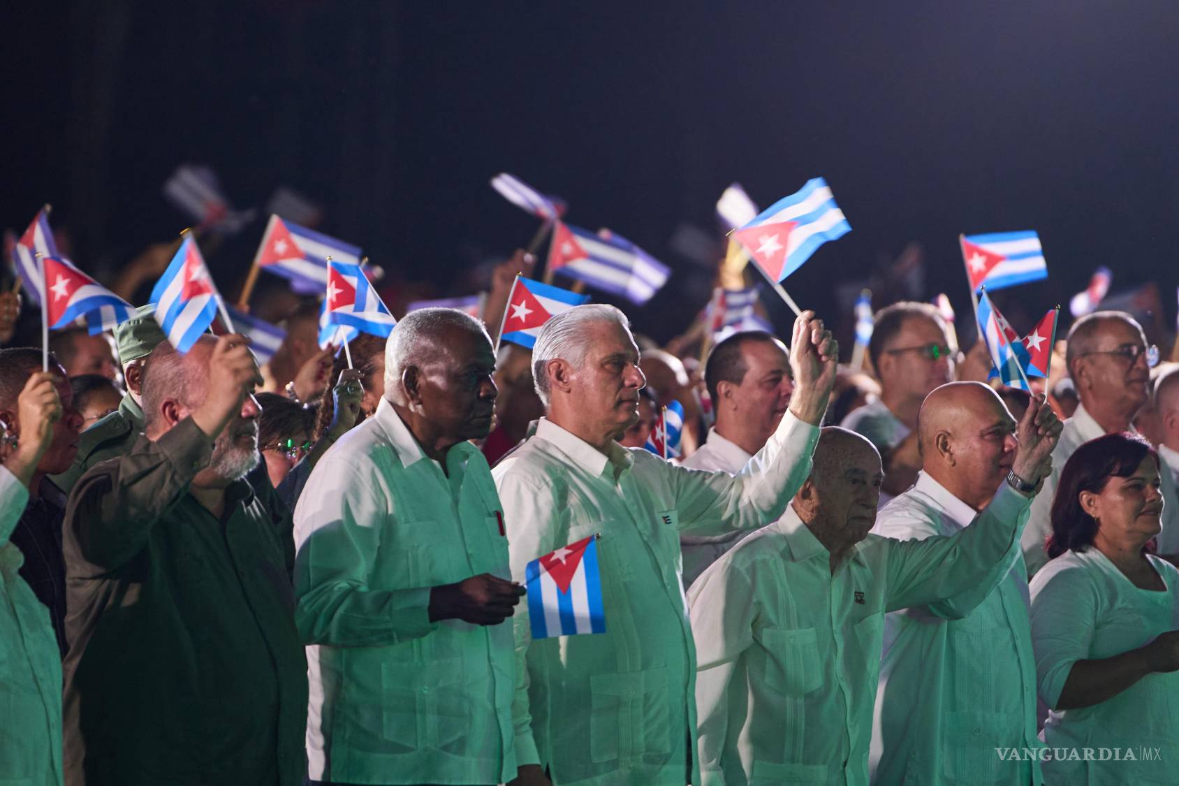 $!El presidente cubano Miguel Díaz-Canel (centro) en el evento para conmemorar el aniversario al asalto al Cuartel Moncada, en Pinar del Río, Cuba.