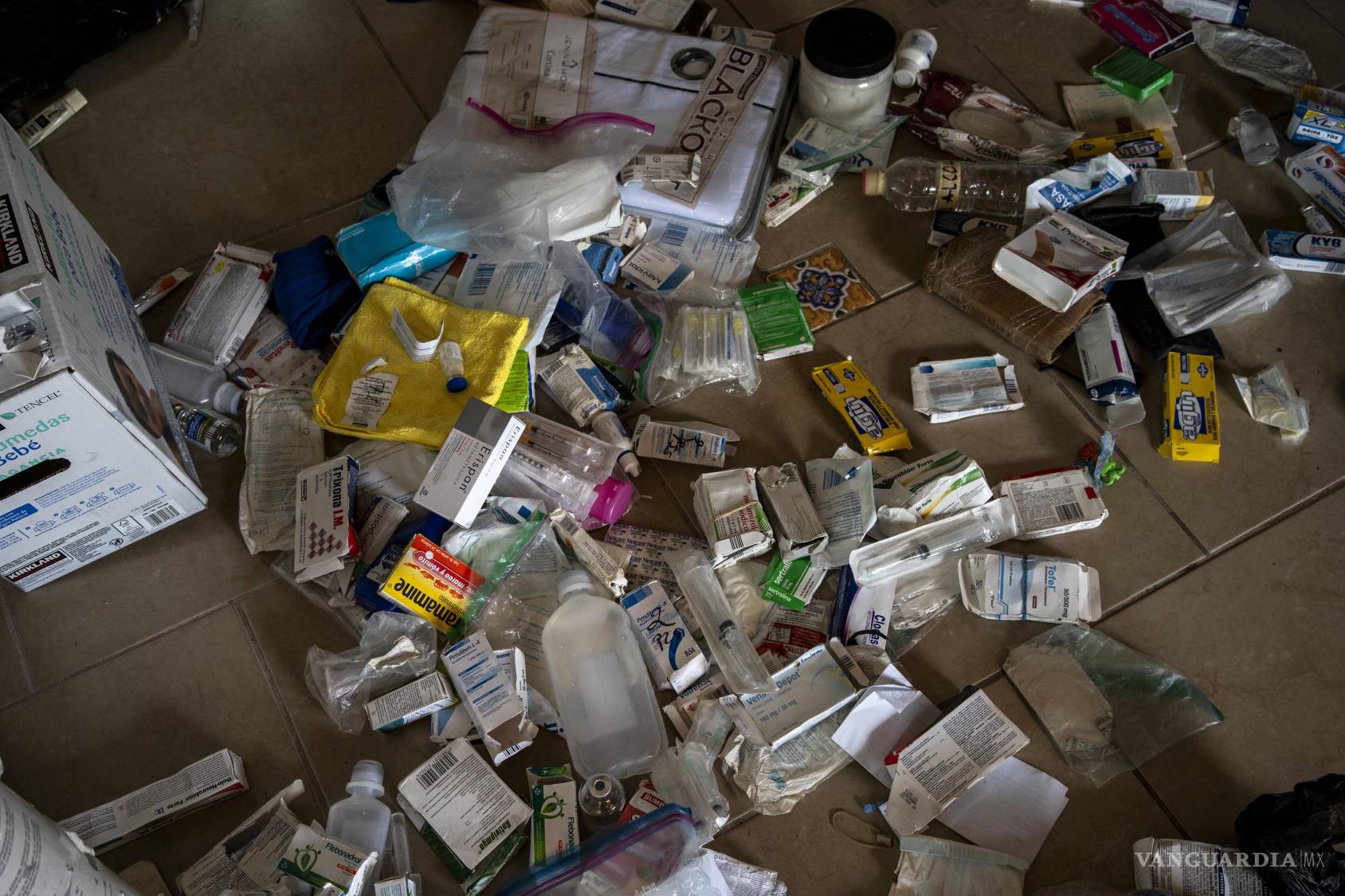 $!Medicina abandonada en una de las cabañas de Cabañas La Loma, cerca de Tapalpa, México.