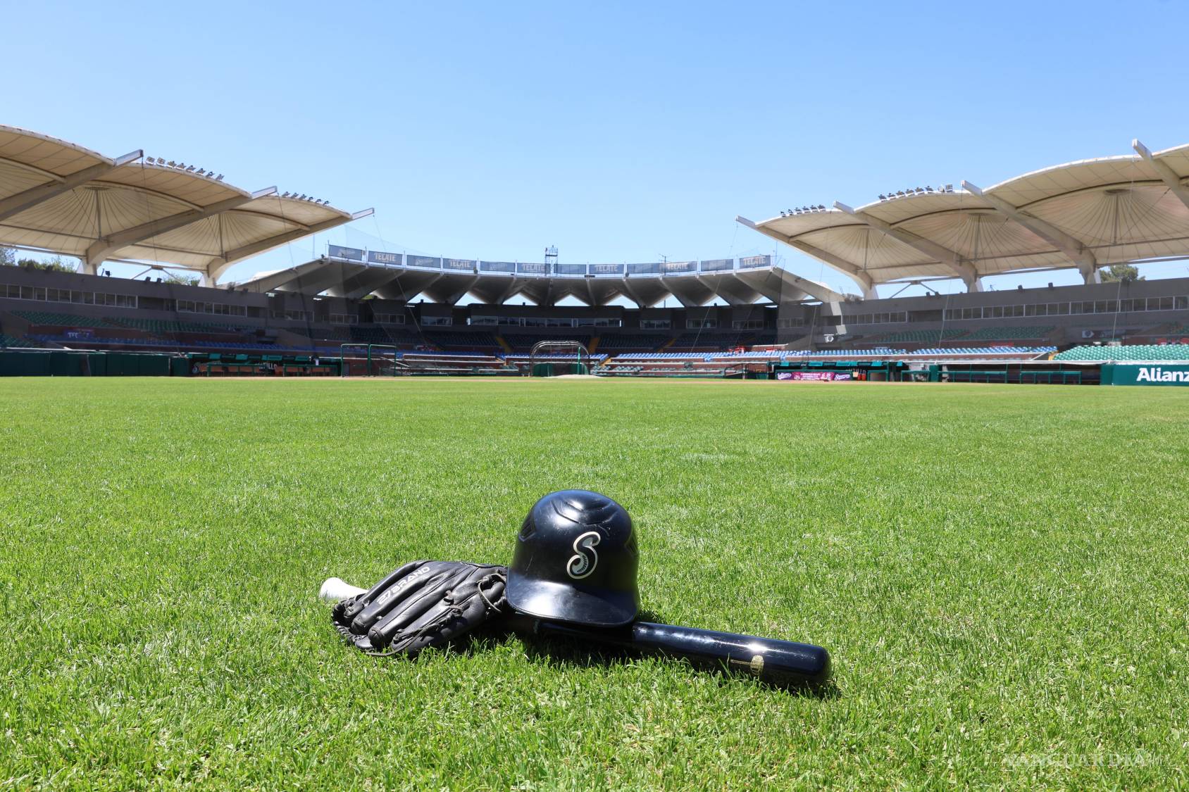 $!Kike, el Dragón y el Pollo coinciden: estar en el estadio Madero y compartir un momento con los niños es un recuerdo que dura toda la vida.