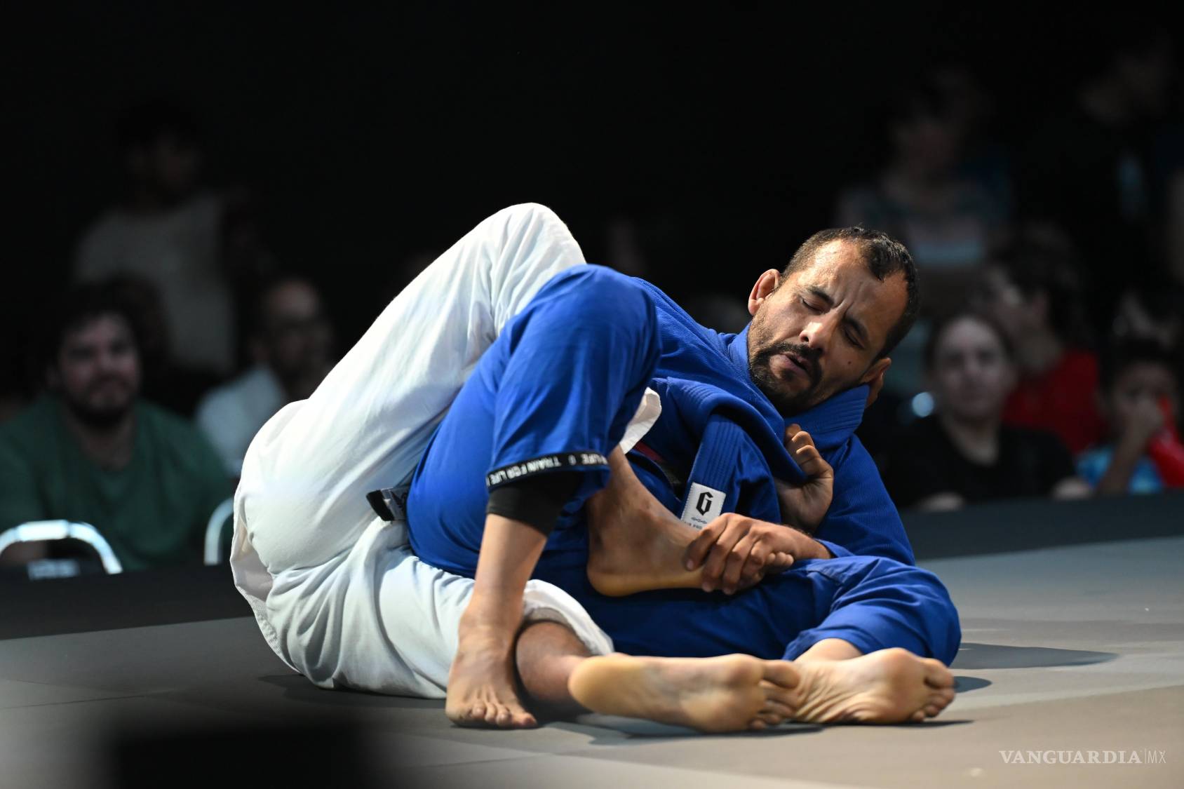 $!Flavio Reyes levantó los brazos tras imponerse al brasileño Moisés Junior en el coevento principal de EG Pro 6.