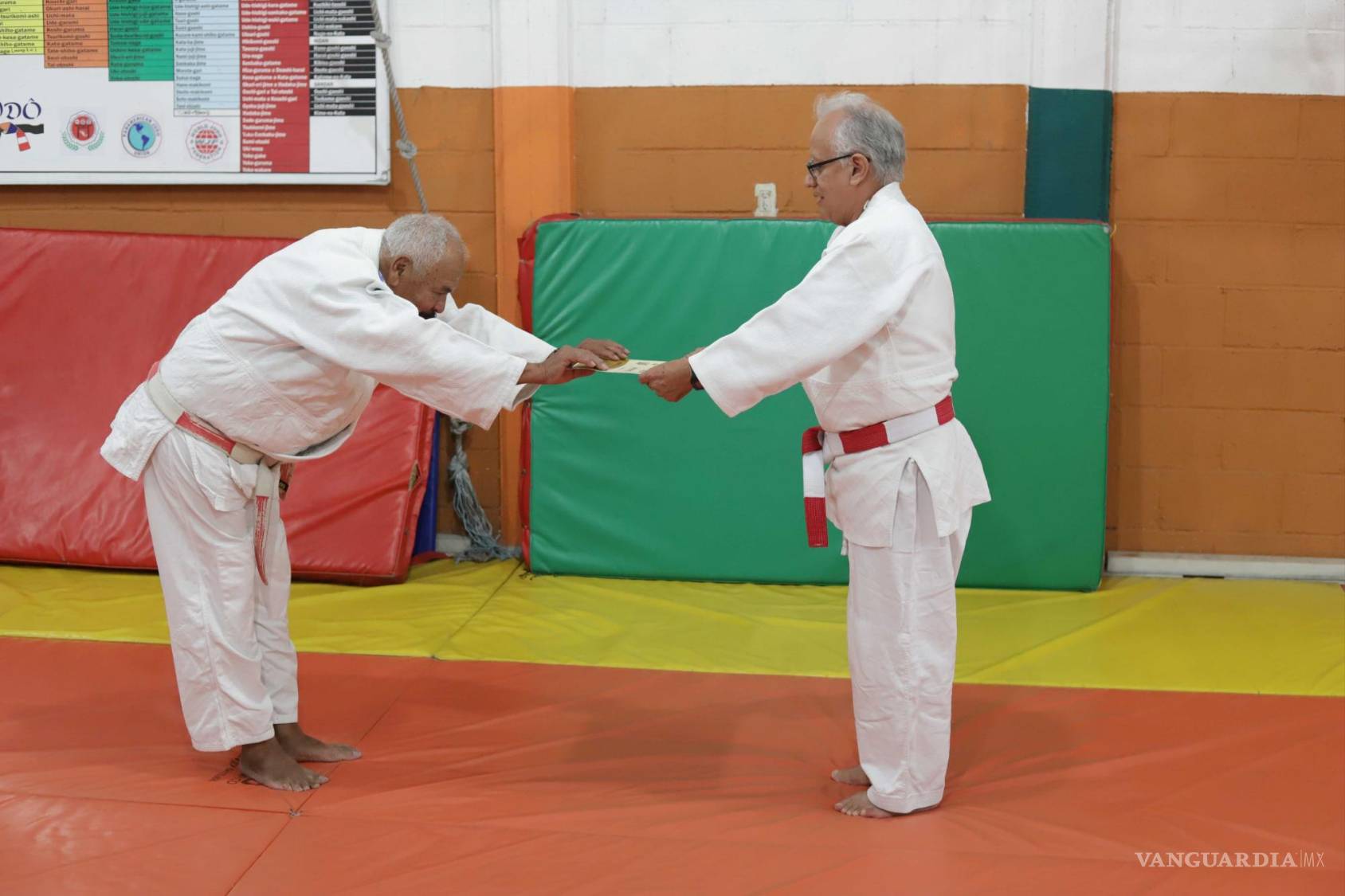 $!Carlos Segovia y David Santiago se conocieron en la llegada de Santiago a Saltillo en 1980.