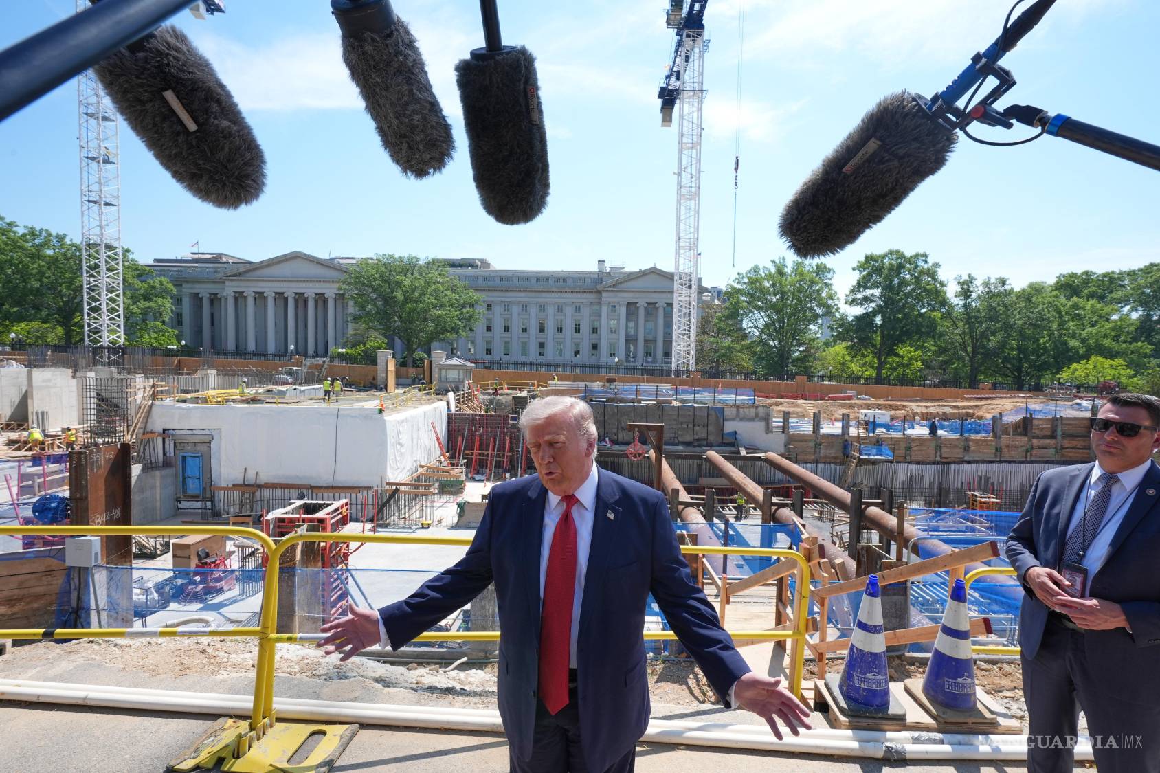 $!El presidente defiende la polémica creación del fondo de 1800 millones de dólares de los contribuyentes, destinado a compensar a aliados que considera “maltratados” por la anterior administración de Biden.