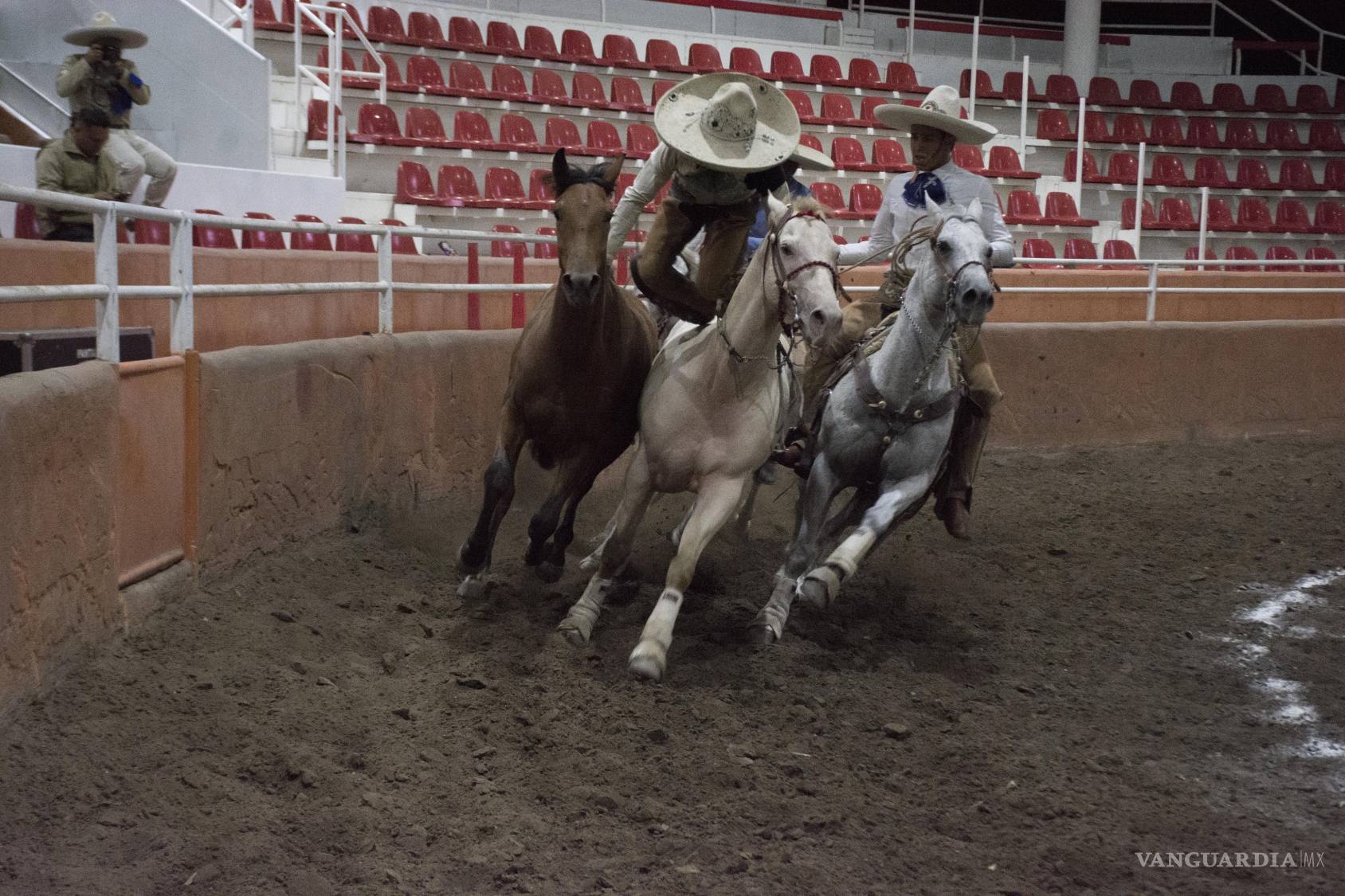 $!Paso de la Muerte y otras suertes en el XVI Campeonato Nacional de la Manzana en Arteaga, Coahuila.