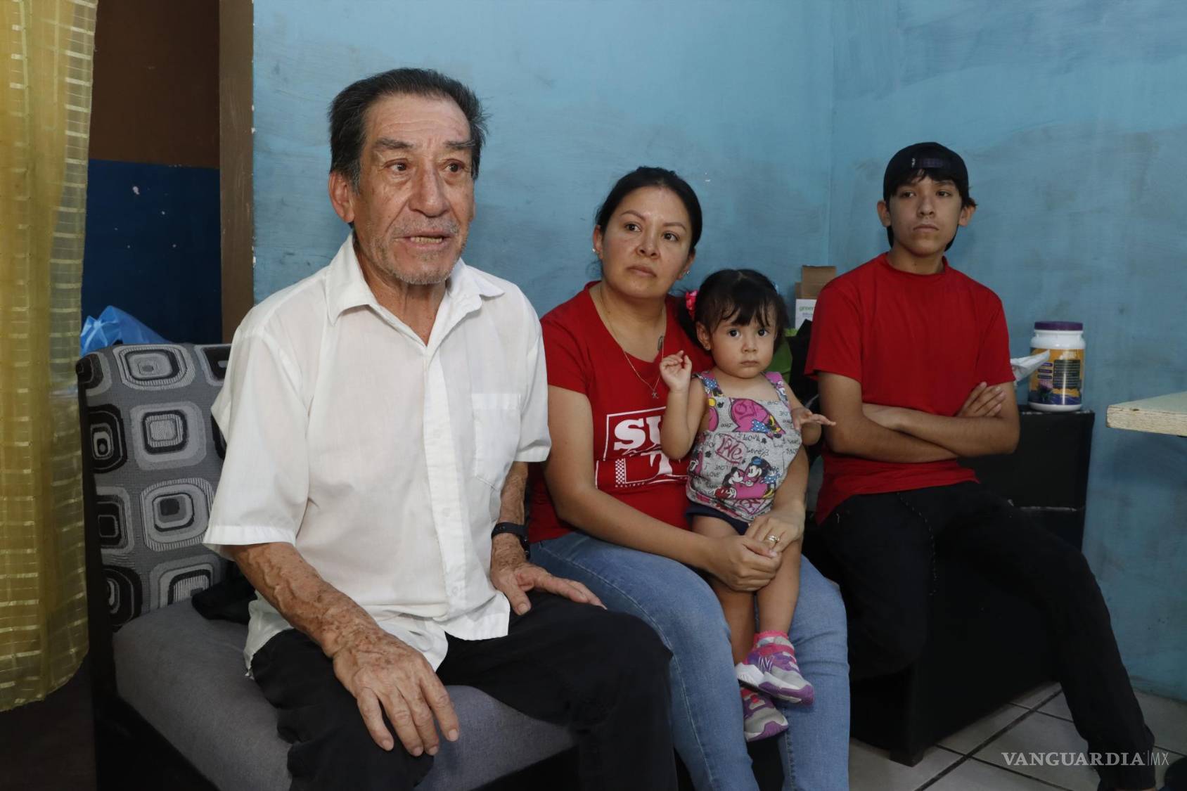 $!La vida de Julián cambió drásticamente al quedarse solo con Ariel, asumiendo todas las responsabilidades parentales.