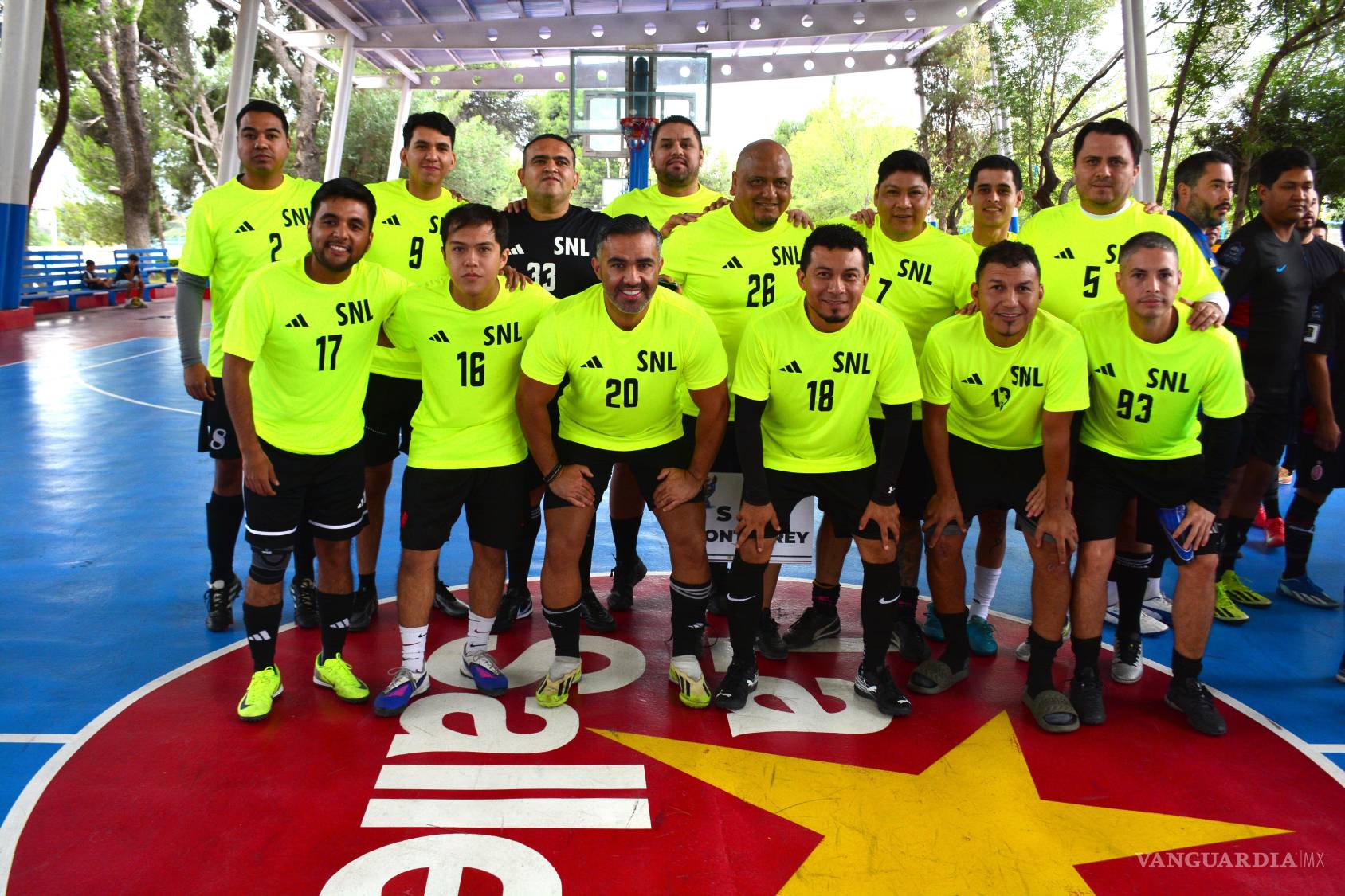 $!El equipo del SAT Nuevo León levantó el trofeo de campeón tras imponerse en el cuadrangular regional organizado por el aniversario de la institución.