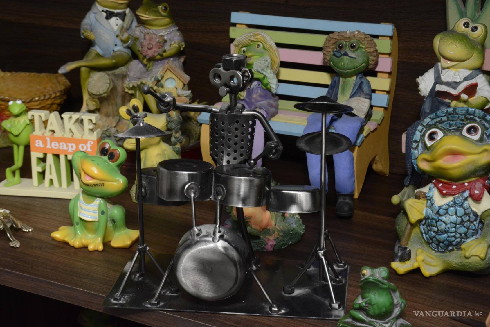 $!Por supuesto, la sección que más le gusta es la de las ranas enfiestadas, las que están bailando, tocando, disfrutando de una música que solo ellas escuchan pero felices de estar en movimiento.