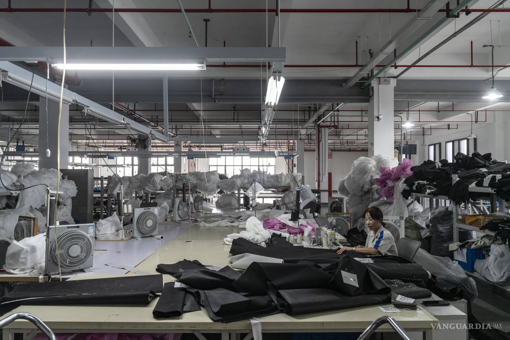 $!El canciller alemán, Friedrich Merz, instó a China a reducir los subsidios a sus fabricantes nacionales, lo cual, según él, afecta injustamente a la competencia.