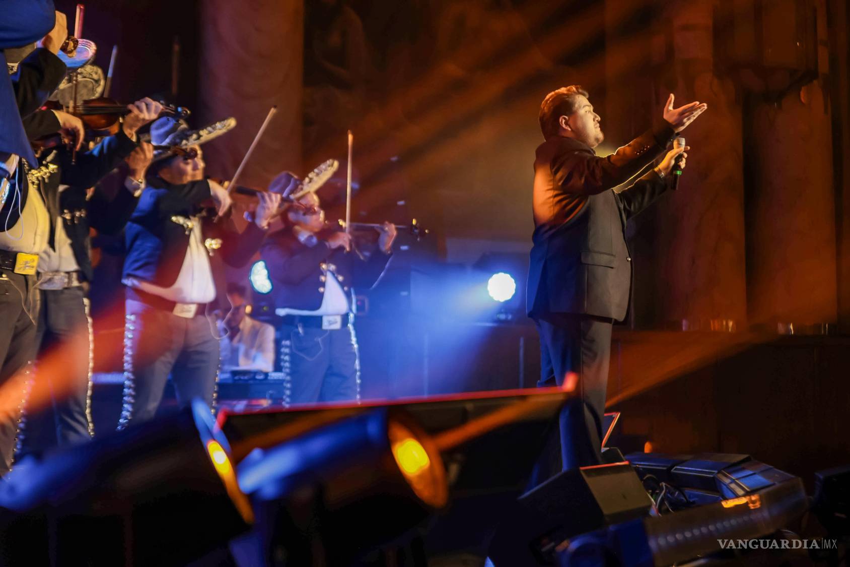 $!La música de Juanga hizo vibrar el Paraninfo del Ateneo Fuente.