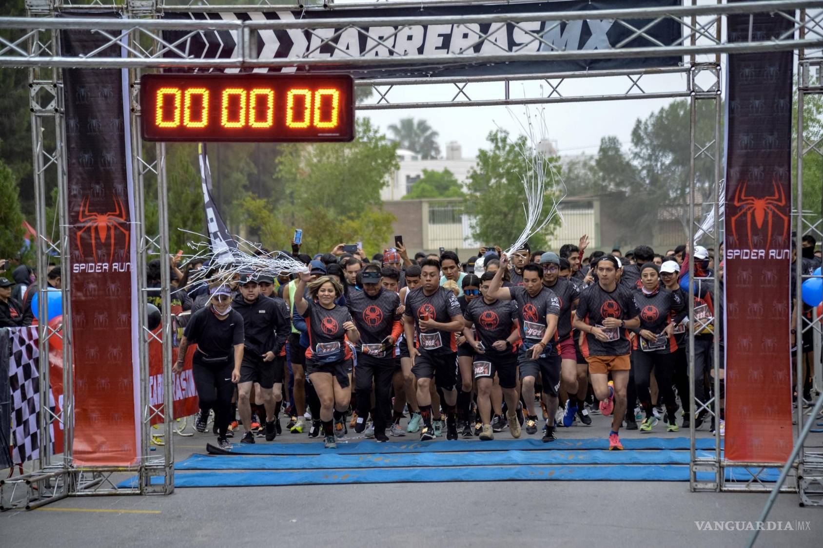 $!Así saltaron los competidores al trayecto de la carrera que se llevó a cabo el domingo.