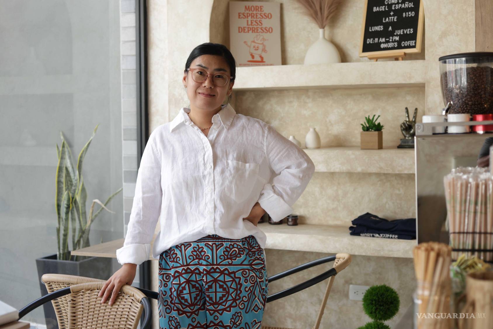 $!Yun Park, la artista coreana que encontró en Saltillo el hogar y la inspiración para pintar su belleza