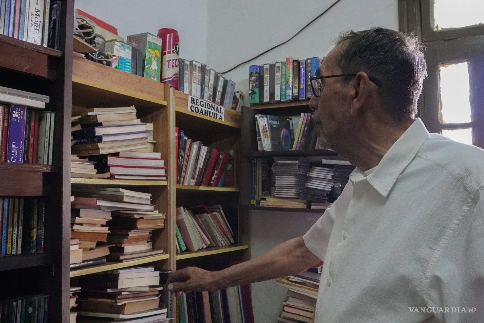 $!Orgullo. La librería cuenta con un apartado dedicado especialmente a autores e historiadores de Coahuila para preservar las letras de la región.
