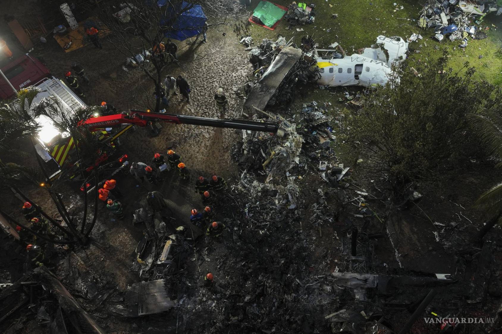 $!La unidad, un ATR 72-500, cayó en picada girando lentamente antes de estrellarse | Foto: AP