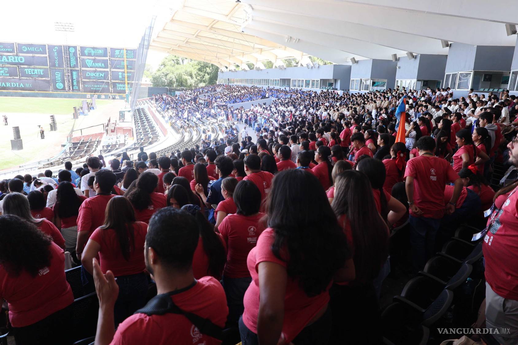 $!Miles de jóvenes católicos participaron en el Encuentro Nacional de Jóvenes en el Espíritu Santo realizado en Saltillo.