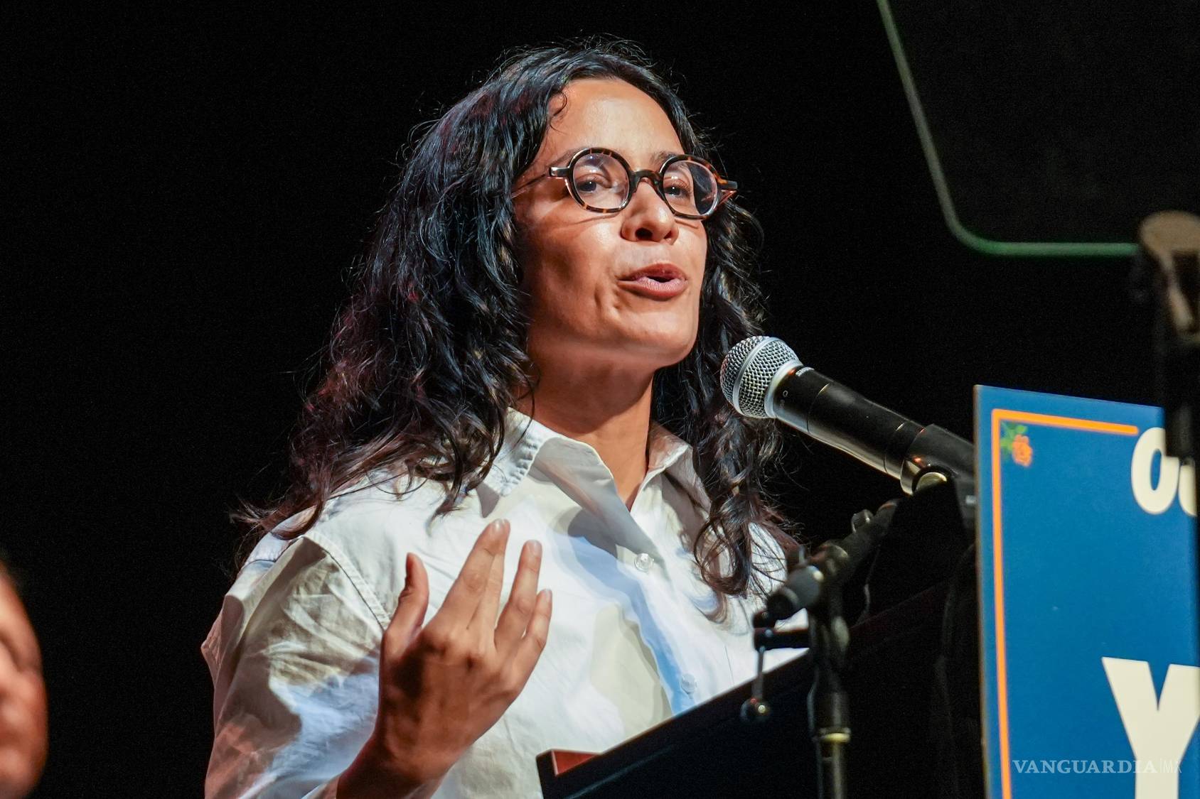 $!La candidata demócrata al Congreso, Claire Valdez, en un mitin para incentivar la participación electoral de cara a las elecciones primarias de Nueva York