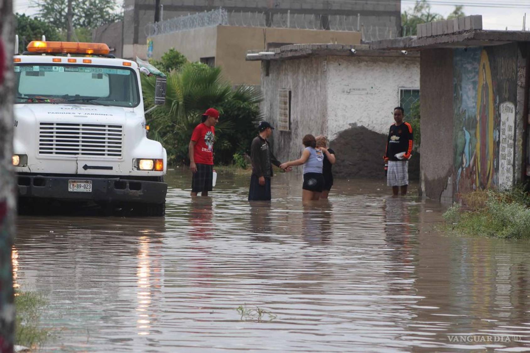 $!‘Ahogan’ lluvias a Torreón; suspende SEP clases en la Región Laguna