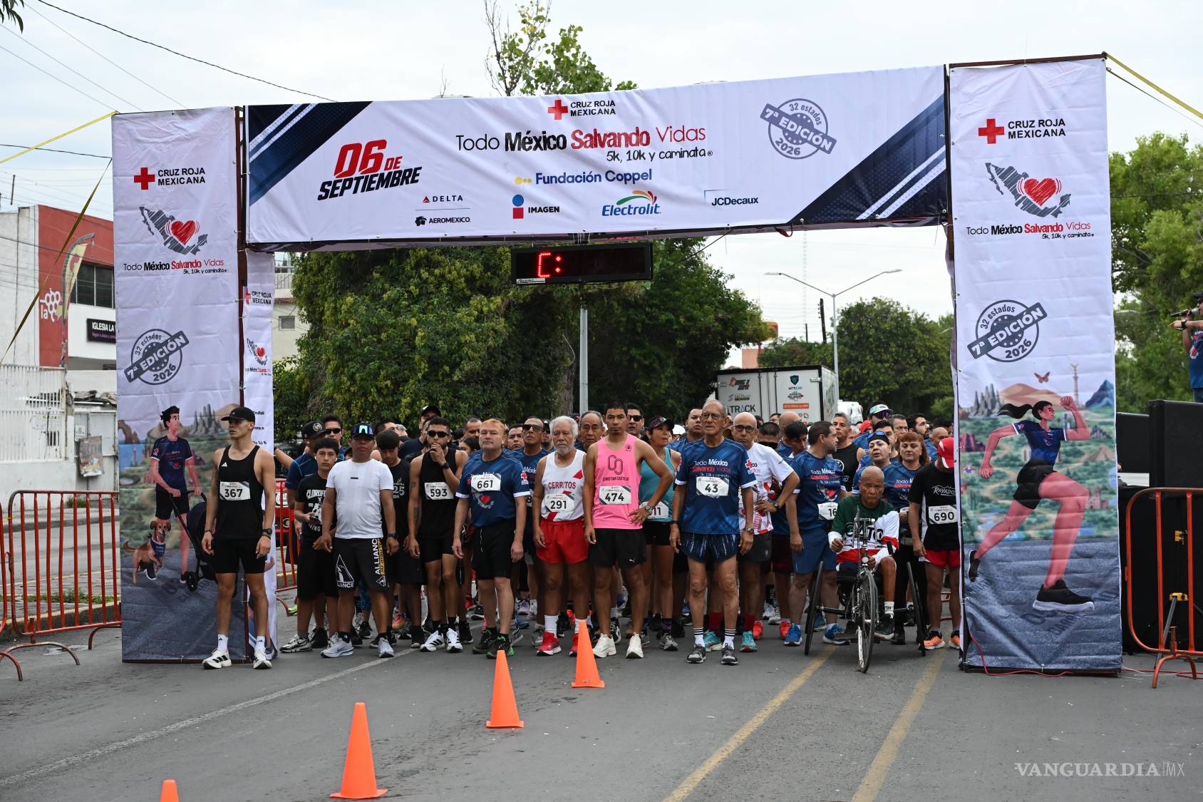 $!Familias completas se sumaron a la carrera, que reunió a niños, jóvenes y adultos mayores en la Ruta Recreativa.