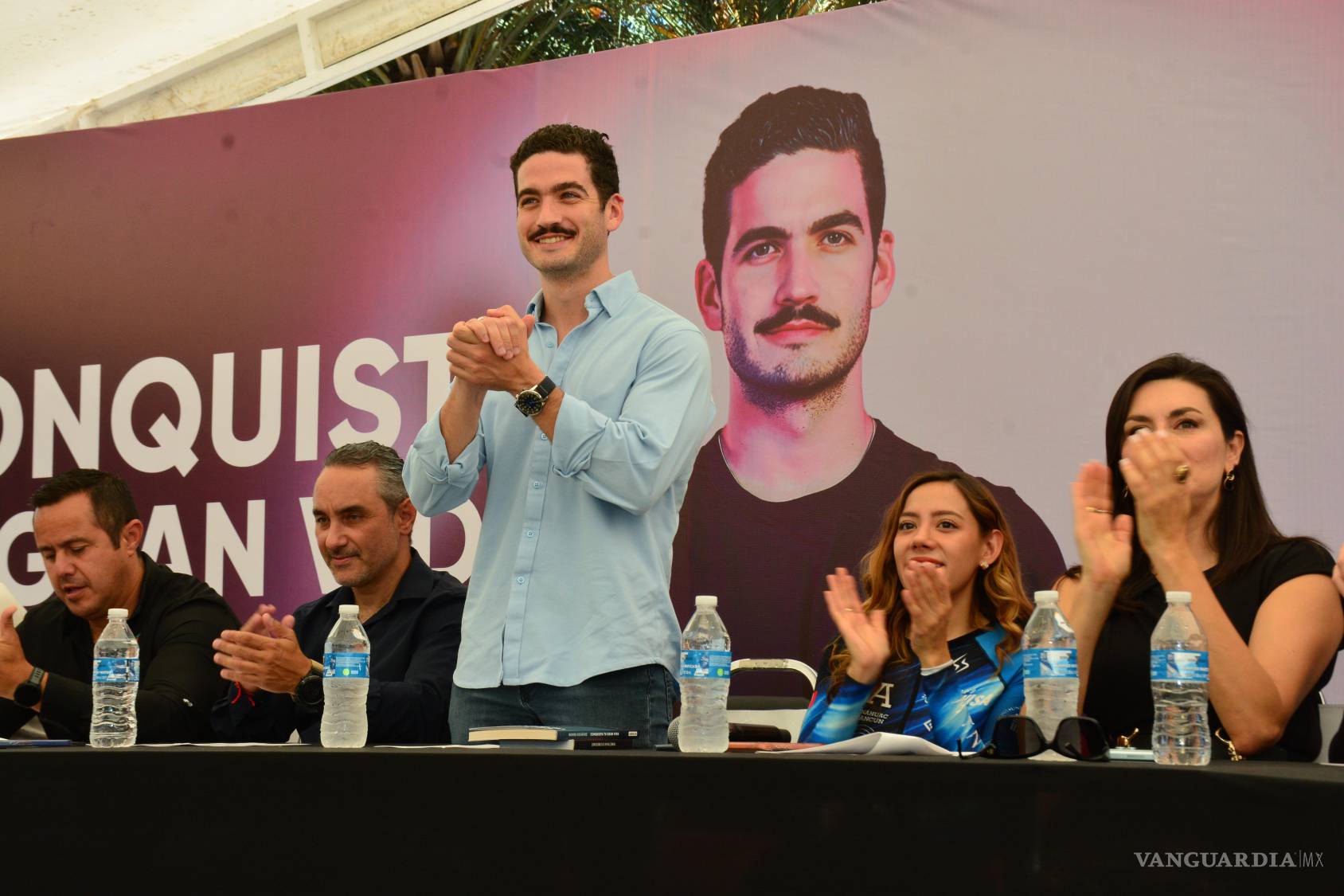 $!Alejandra Iturbe y Rorro E. Chávez compartieron escenario durante el encuentro realizado en Saltillo.