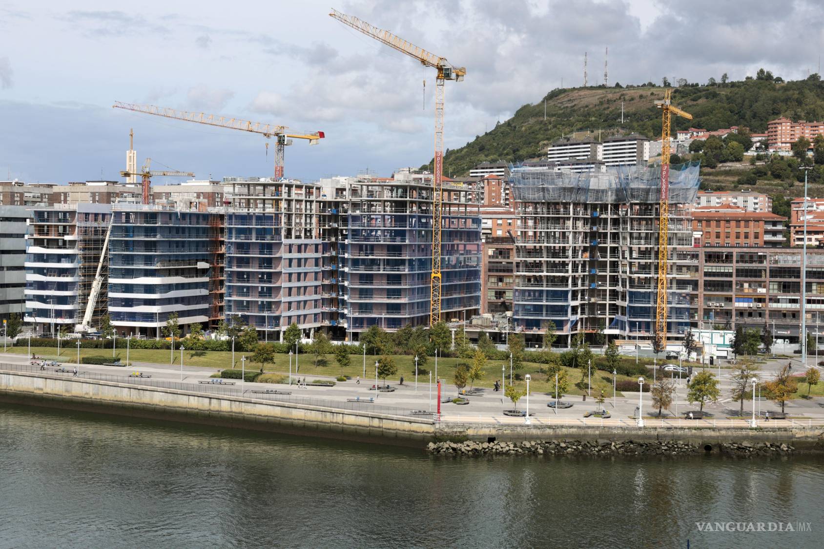 $!De acuerdo con el ‘Informe Mundial de las Ciudades 2026’ elaborado por la ONU, se estima que unos 3,400 millones de personas en el mundo no tienen acceso a un hogar que cumpla con los requisitos mínimos de habitabilidad, seguridad y sostenibilidad, y que disfrute de unos servicios básicos de calidad.