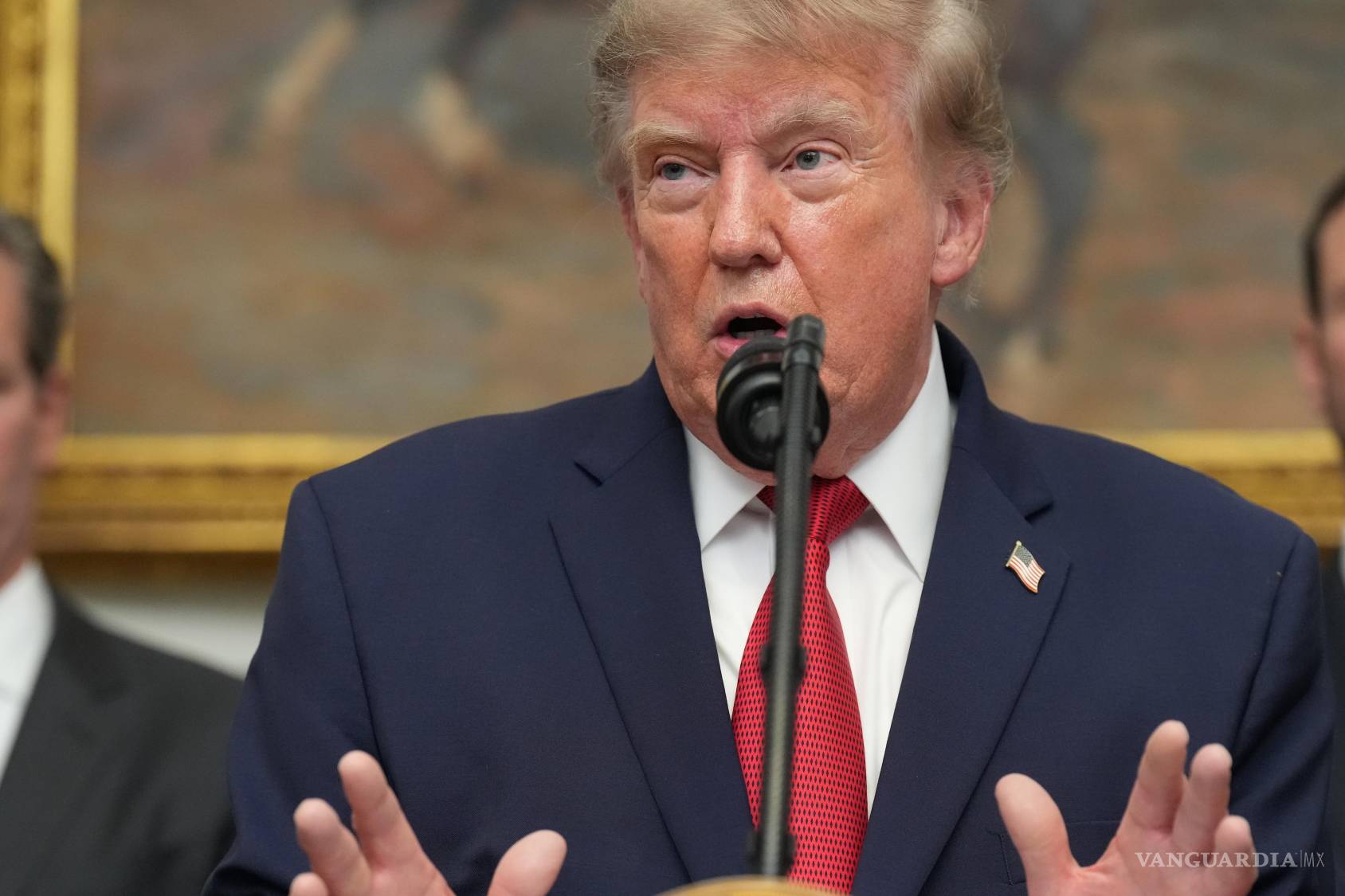 $!El presidente de Estados Unidos, Donald Trump da un discuso en el Salón Roosevelt de la Casa Blanca en Washington.